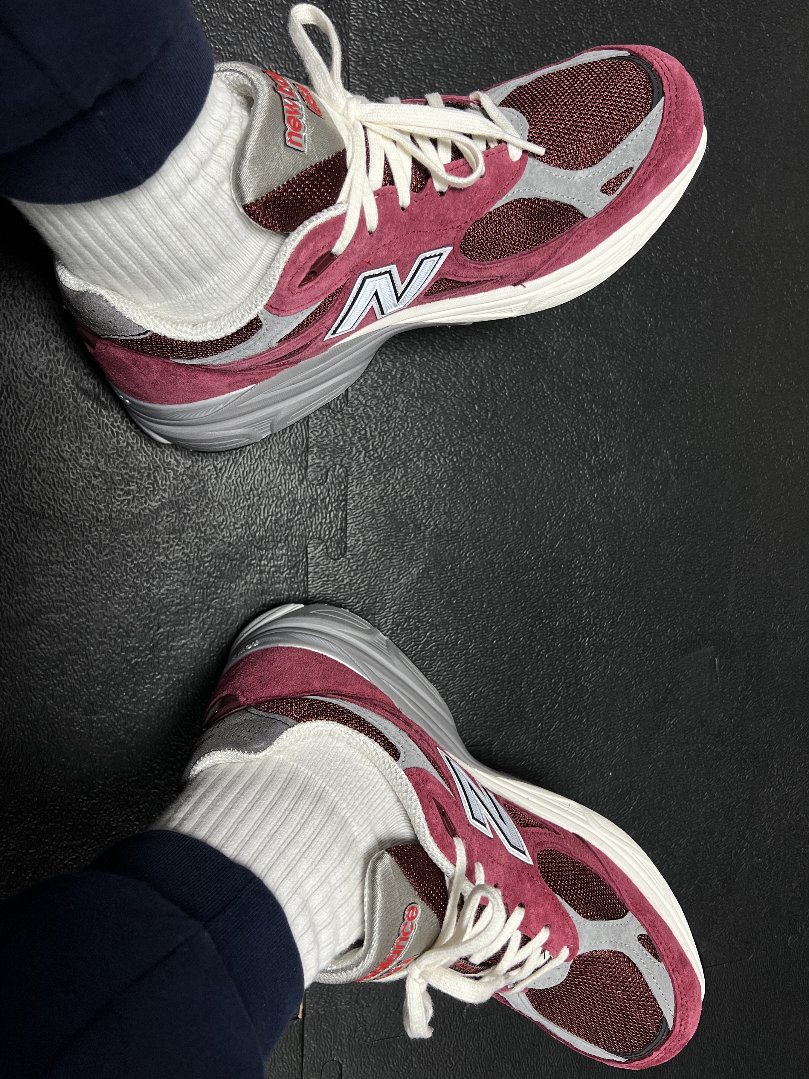 New Balance 990v3 Made in USA Scarlet Marblehead 착용 스타일 - 1