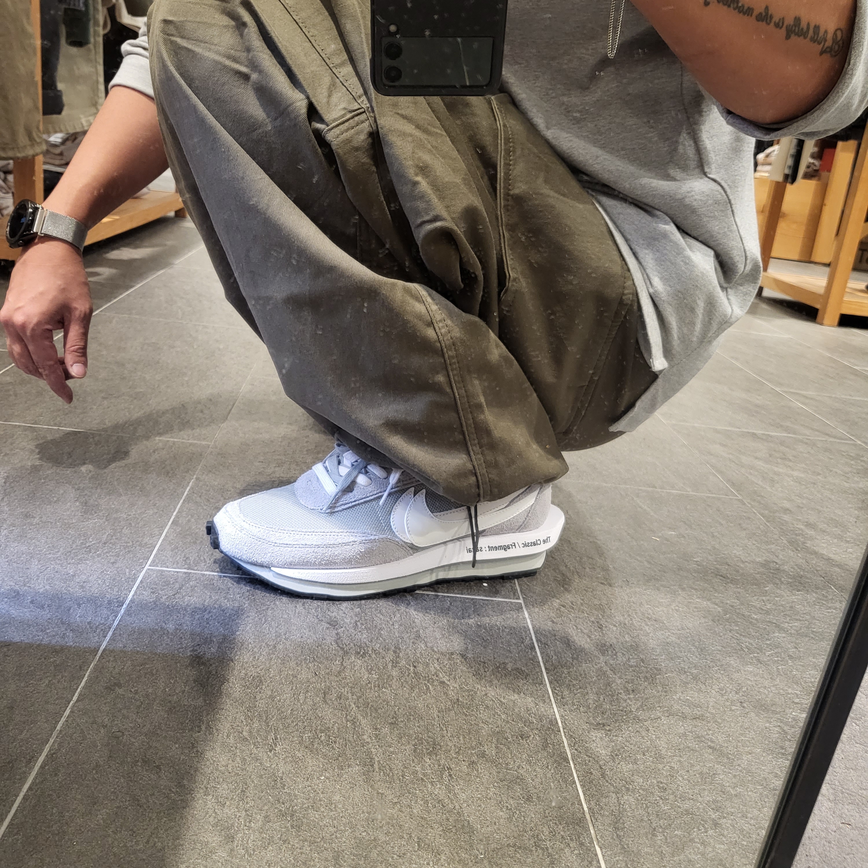 Nike x Sacai x Fragment LDWaffle Light Smoke Grey 착용 스타일 - 2