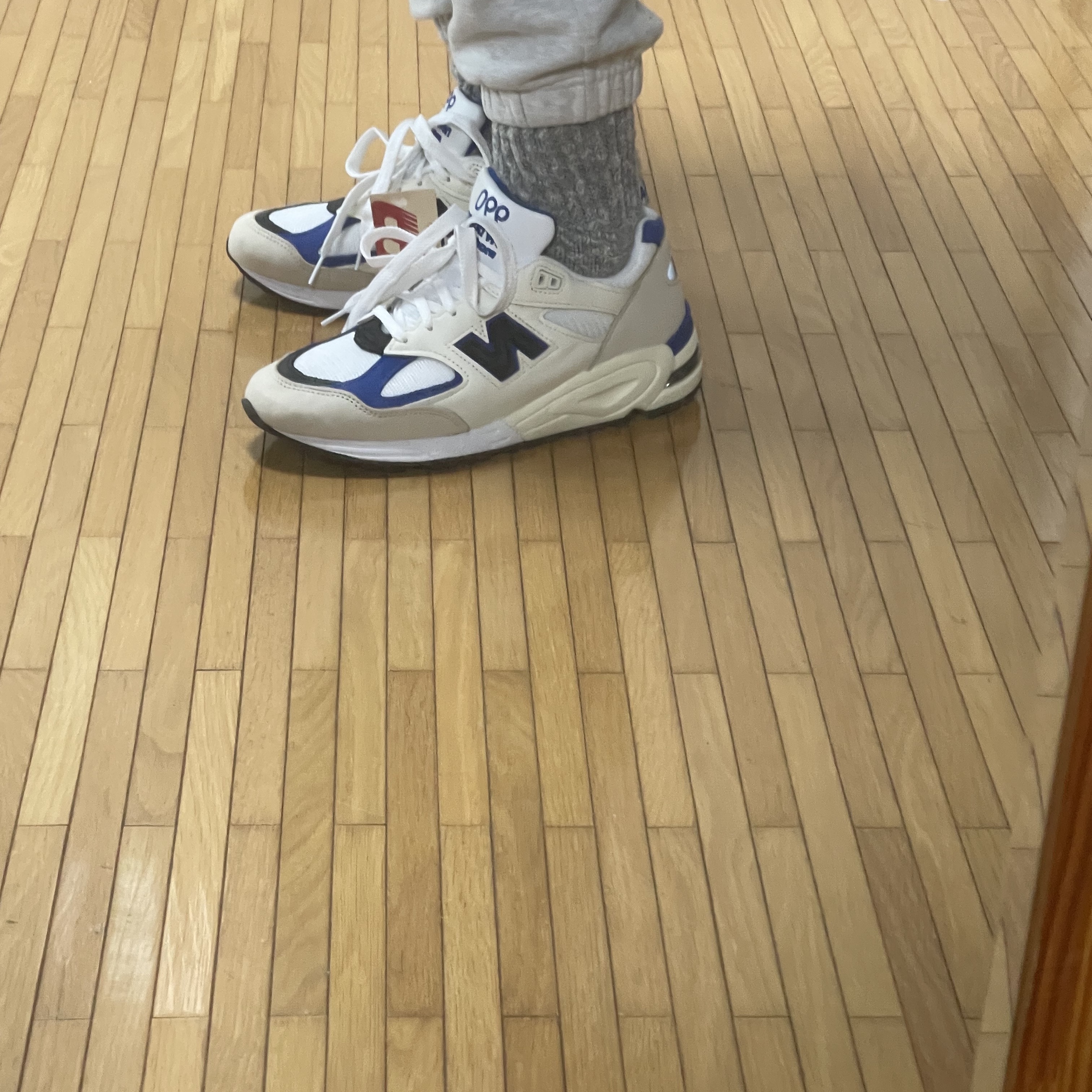 New Balance 990v2 Made in USA White Blue 착용 스타일 - 3