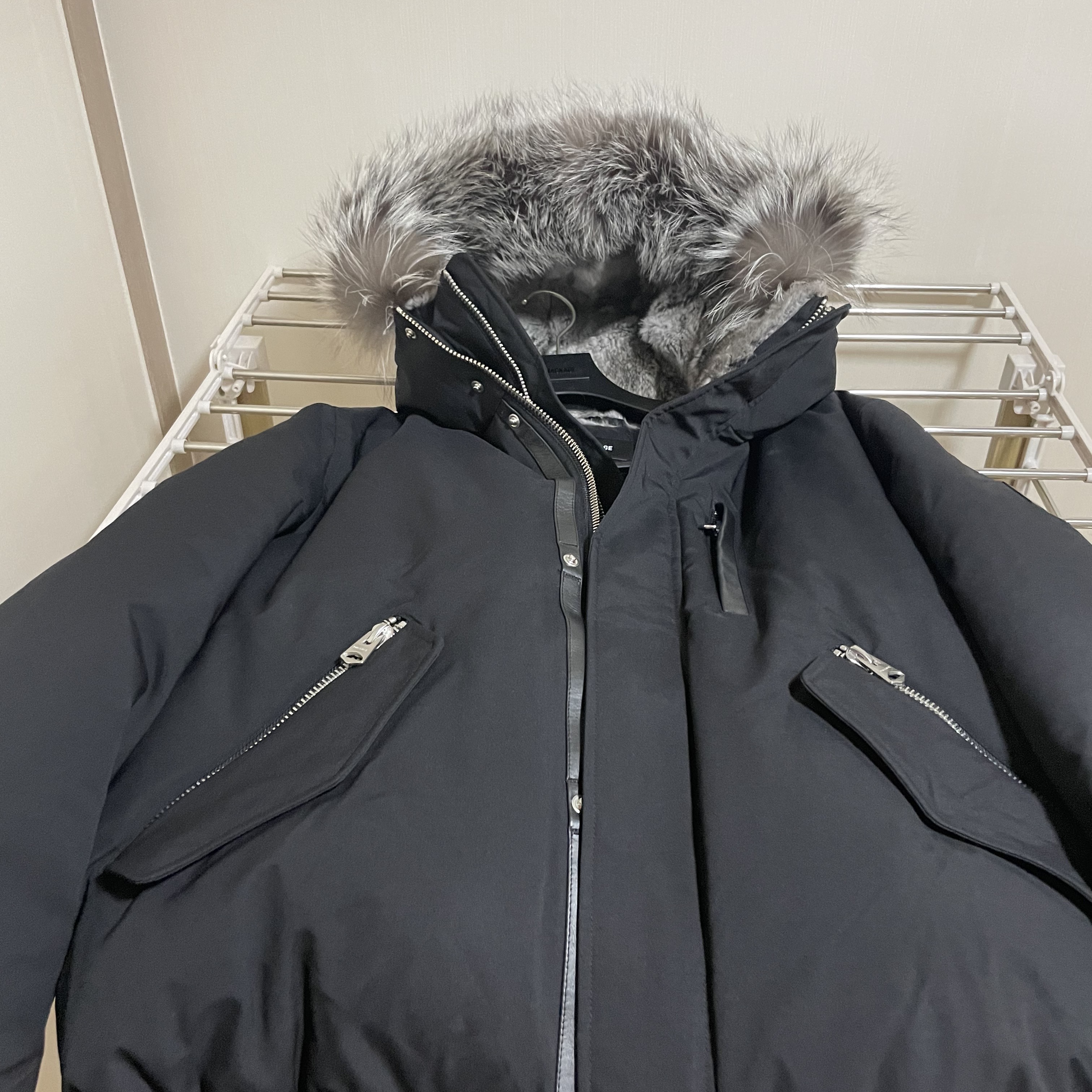 Mackage Dixon 2-In-1 Nordic Tech Down Bomber with Silver Fox Fur Black Silver 착용 스타일