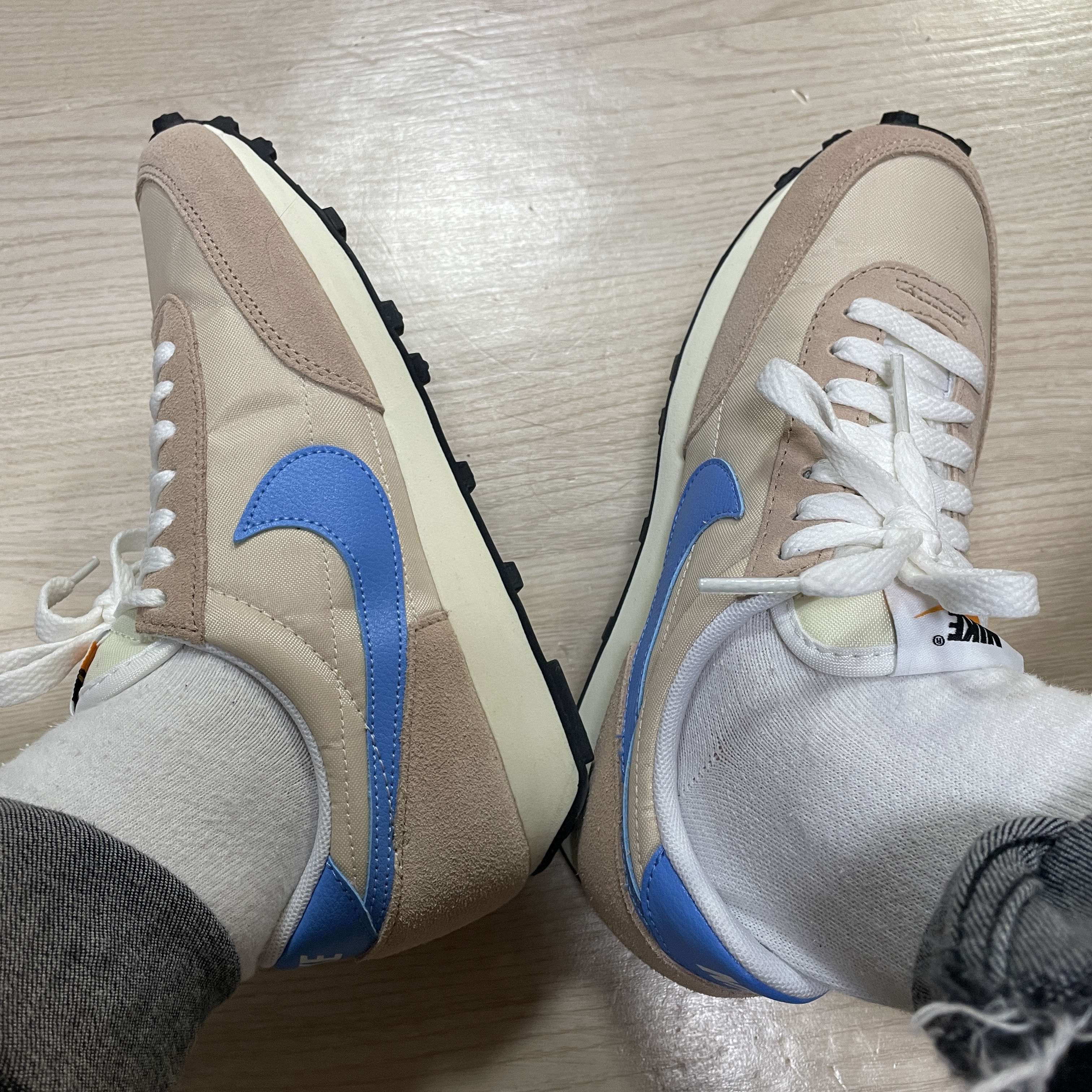 (W) Nike Daybreak Pearl White University Blue 착용 스타일