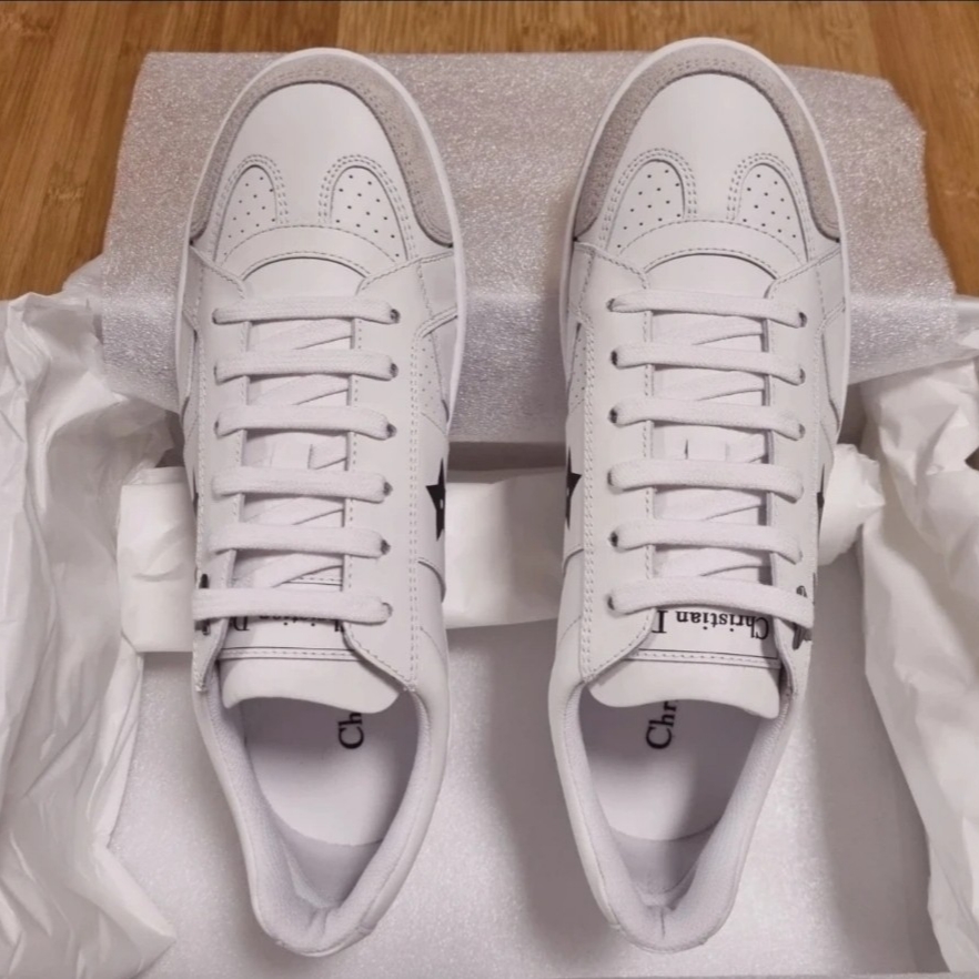 (W) Dior Star Sneakers White 착용 스타일 - 2
