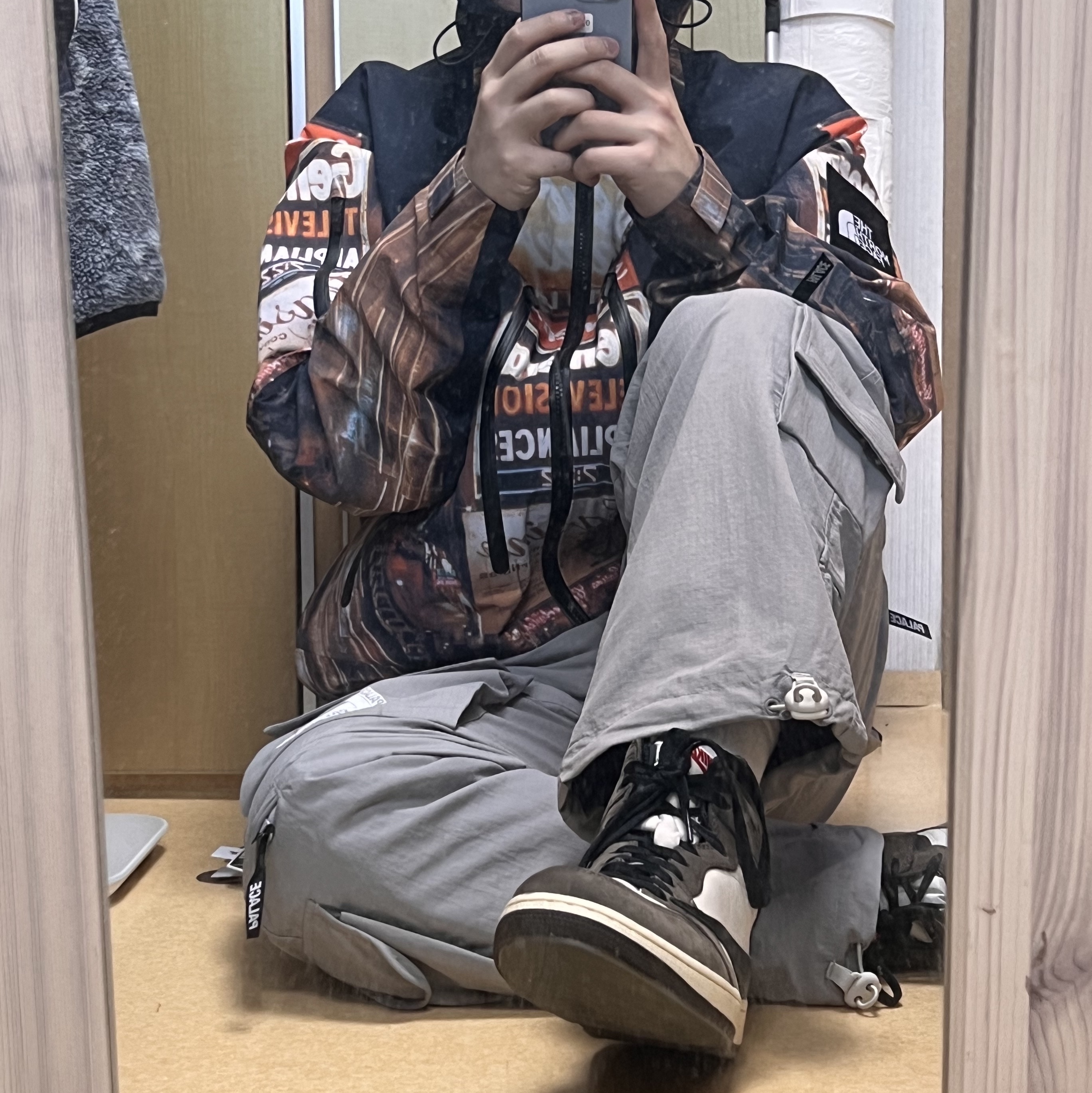Supreme x The North Face Taped Seam Shell Jacket Times Square - 22FW, Palace Cordura RS Shell Cargos Grey - 22FW 착용 스타일