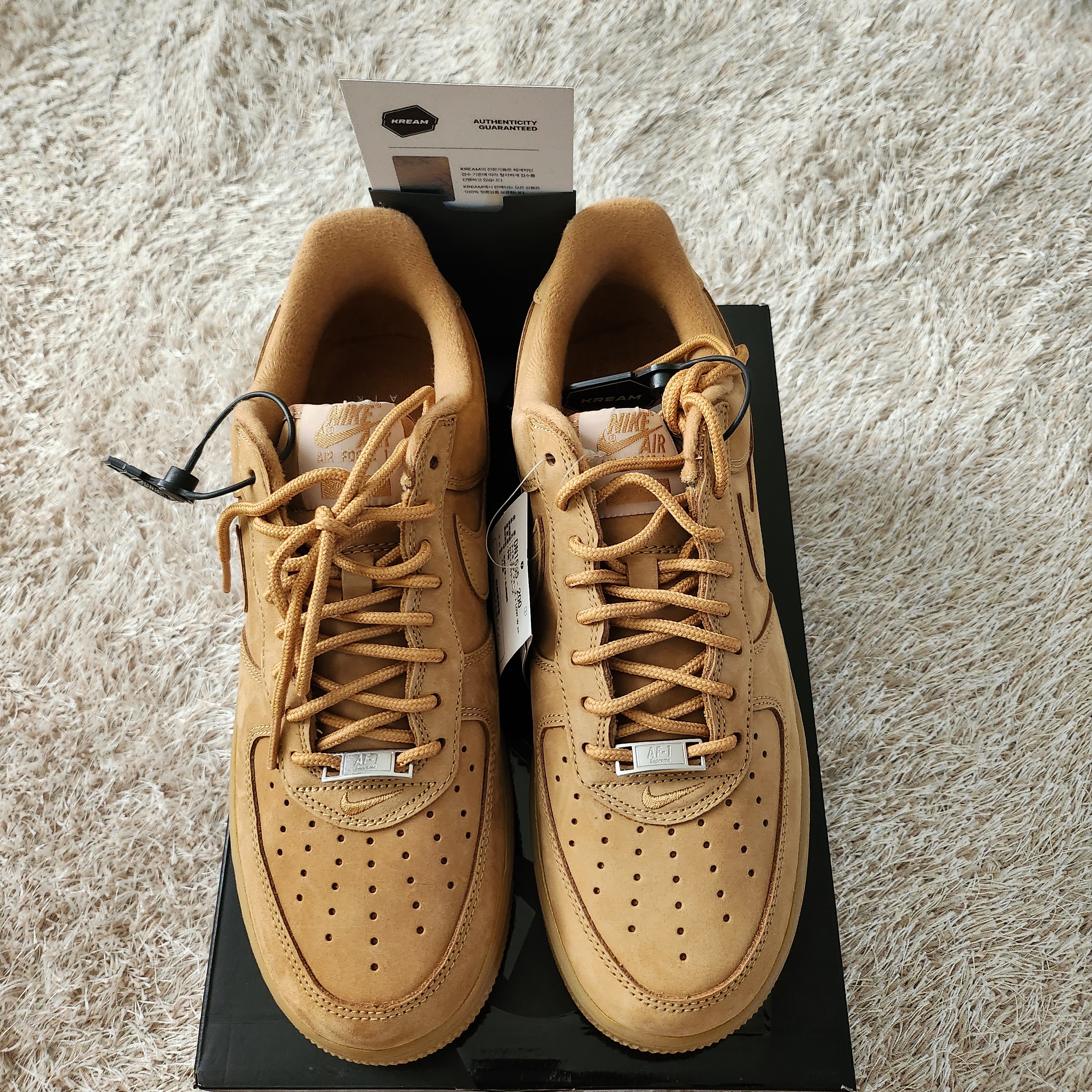 Nike x Supreme Air Force 1 Low Flax 착용 스타일 - 3