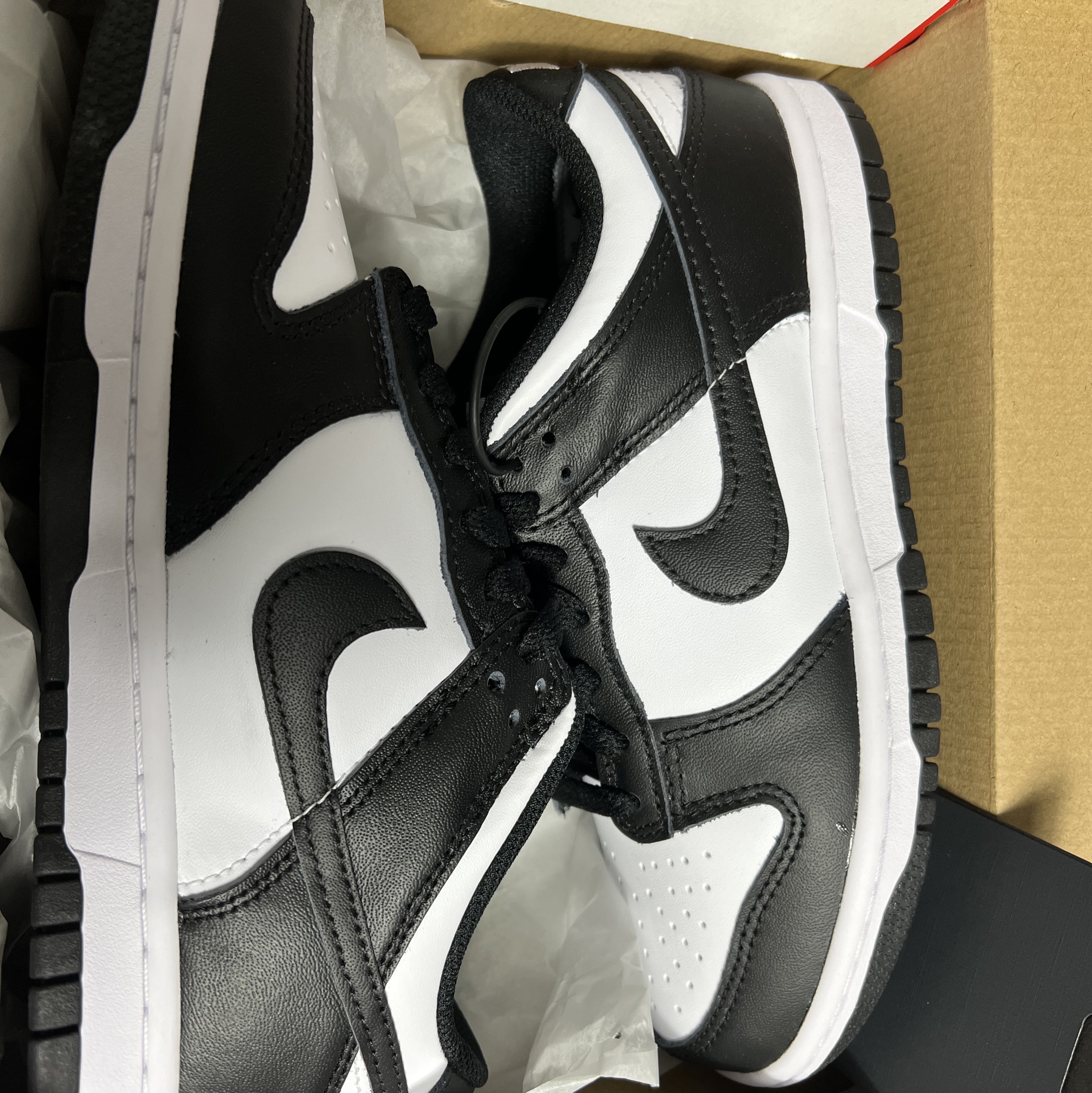 (GS) Nike Dunk Low Black 착용 스타일