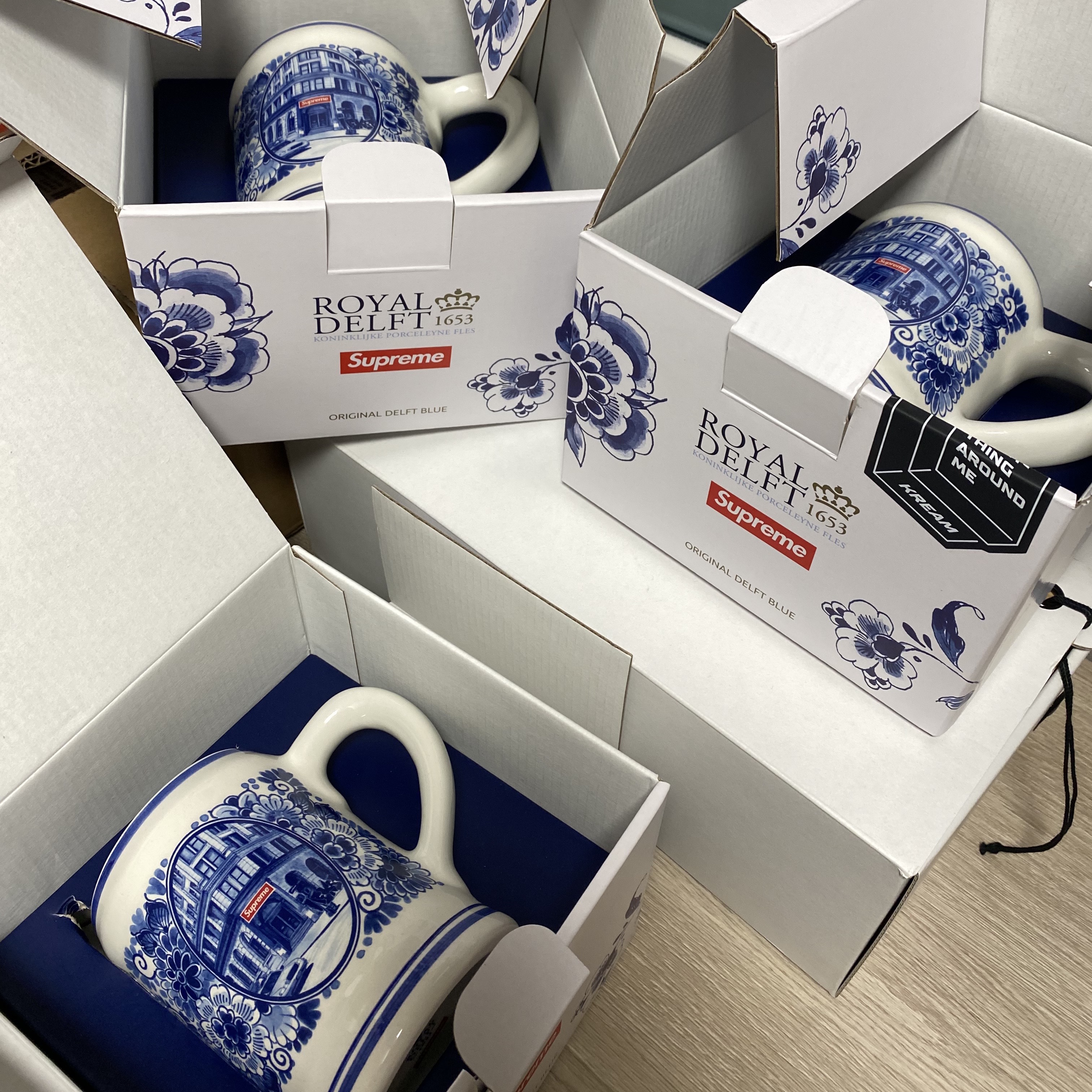 Supreme x Royal Delft 190 Bowery Beer Mugs Blue - 21SS 착용 스타일