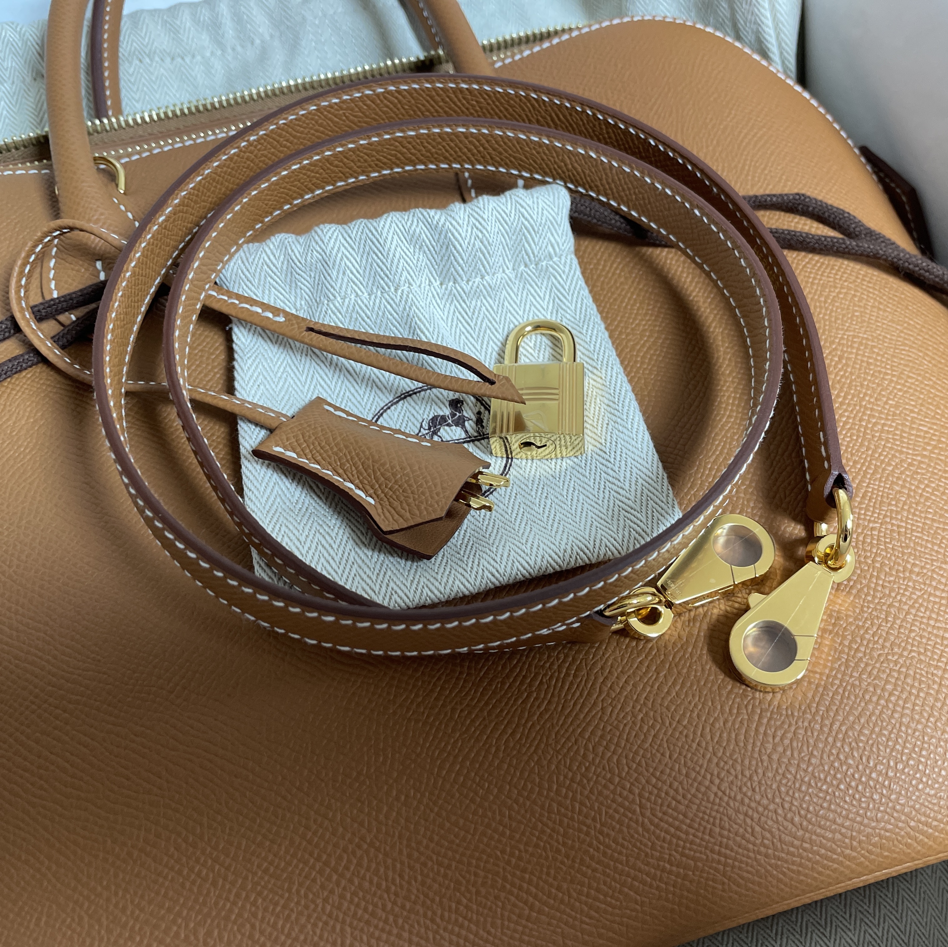 Hermes Bolide 1923 30 Bag Epsom & Gold 착용 스타일