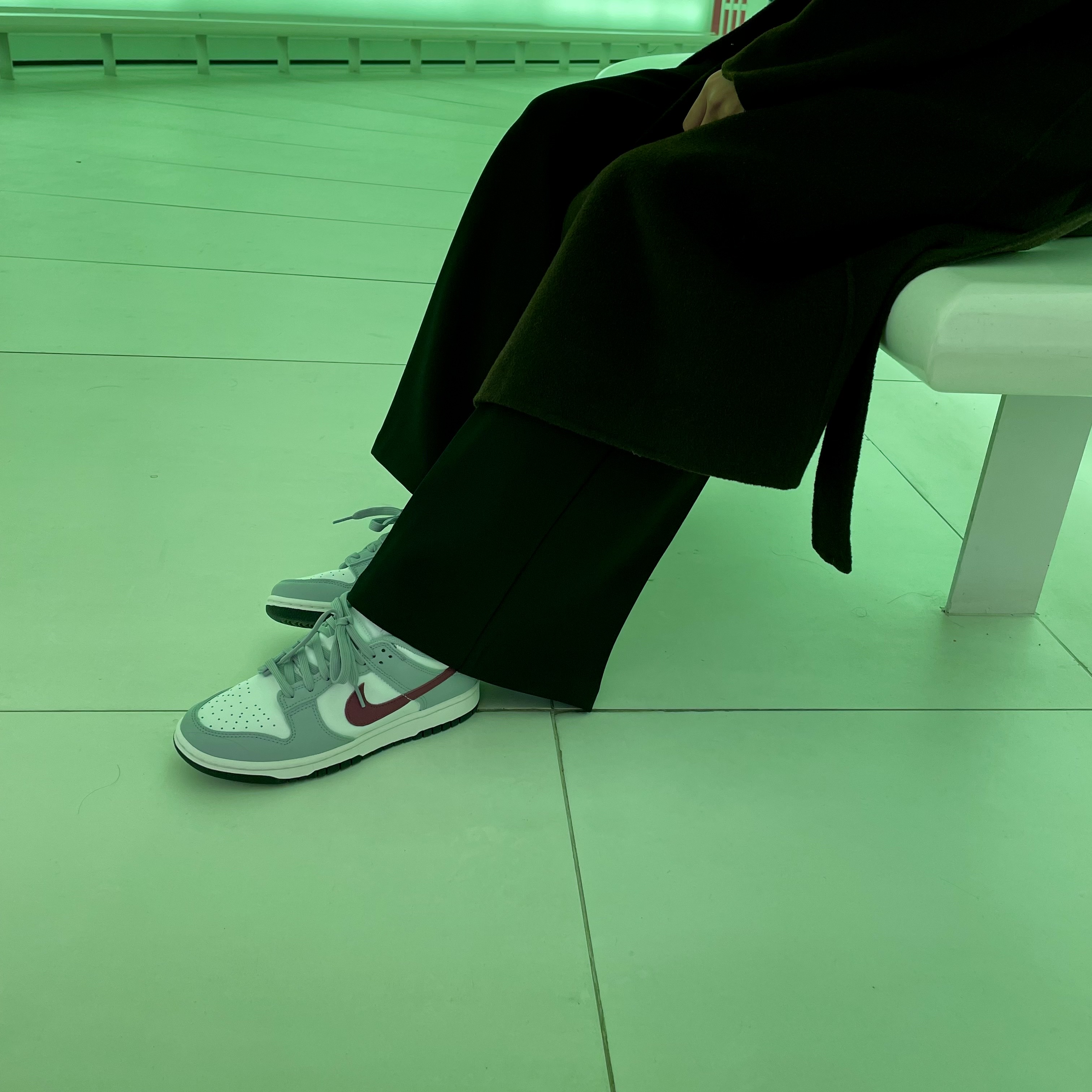 (W) Nike Dunk Low Wolf Grey Rosewood 착용 스타일 - 1