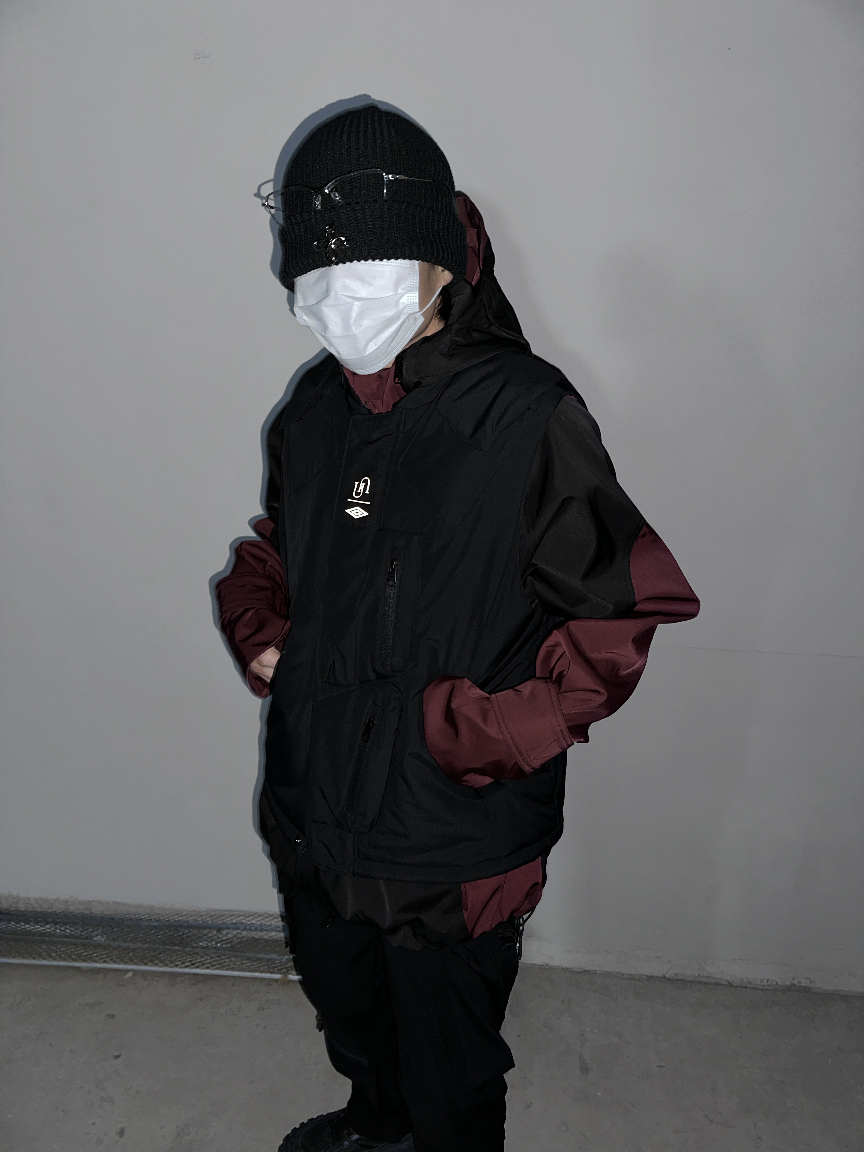 Undermycar Kame Multi Zip Turtle Shell Parka Hot Rod - 22FW, Undermycar x Umbro Reversible Padding Vest Black 착용 스타일 - 5