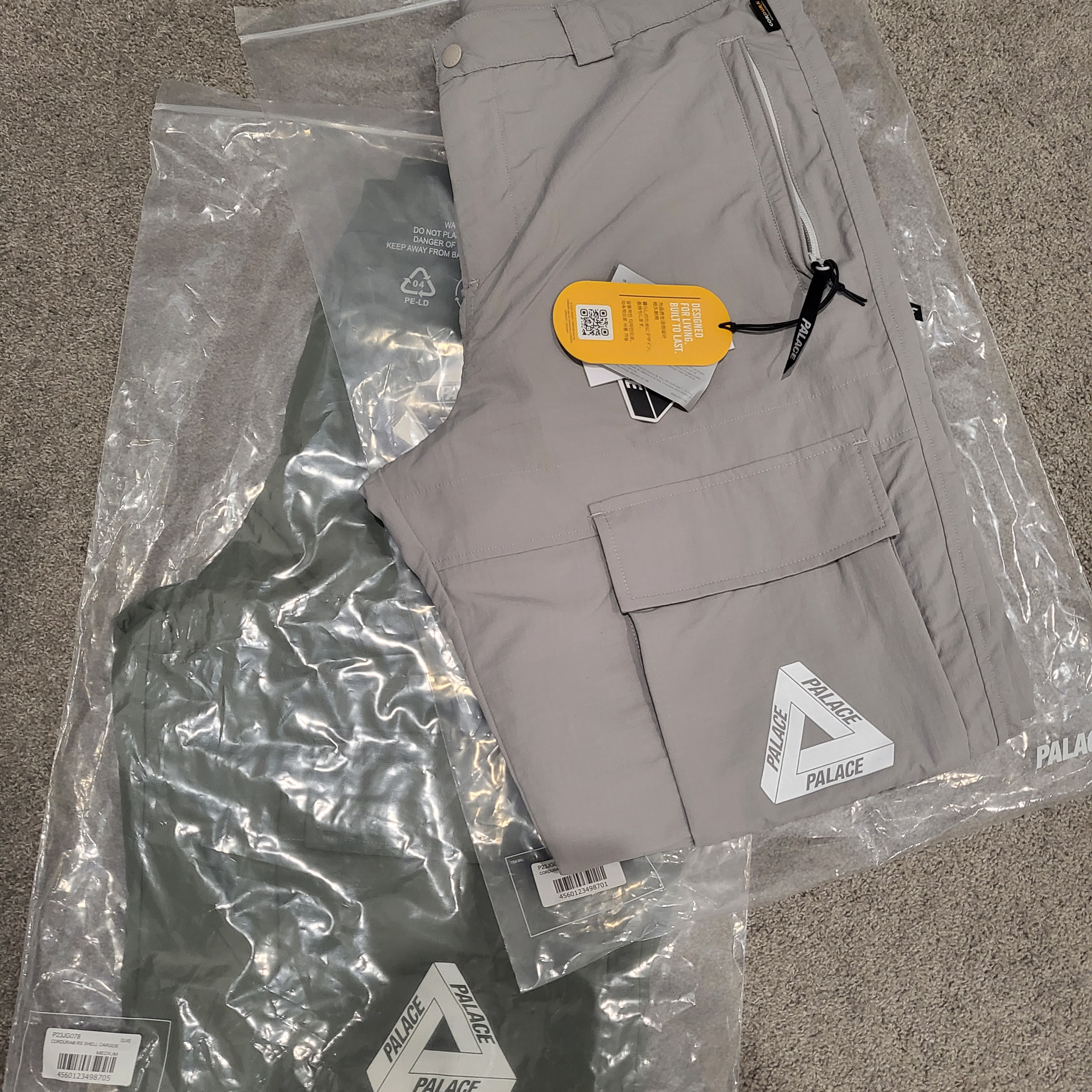 Palace Cordura RS Shell Cargos Grey - 22FW, Palace Cordura RS Shell Cargos Olive - 22FW 착용 스타일