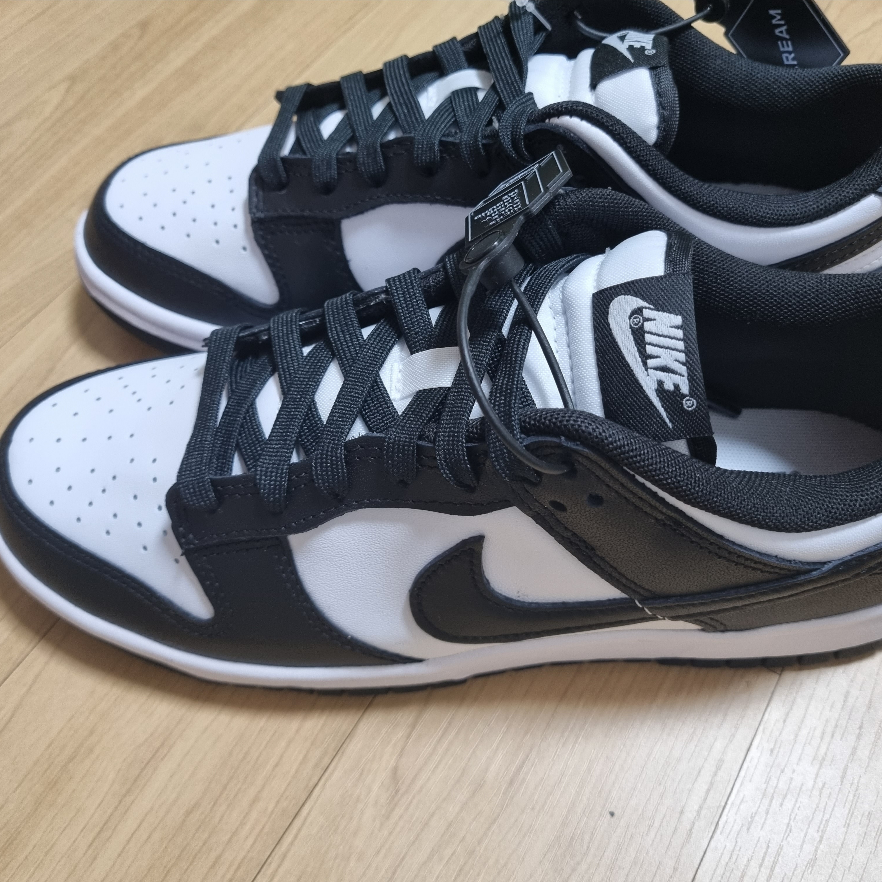 Nike Dunk Low Retro Black 착용 스타일 - 1