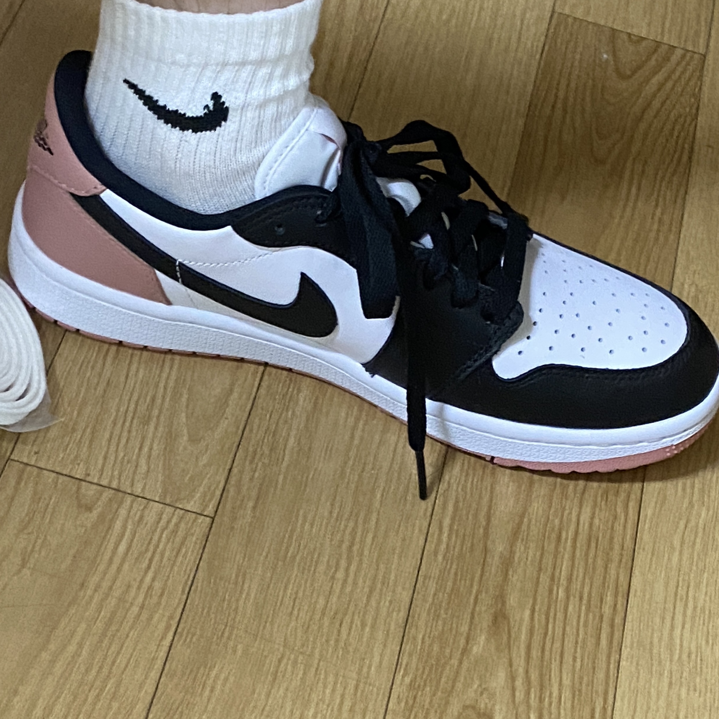 Jordan 1 Low Golf Rust Pink 착용 스타일 - 4