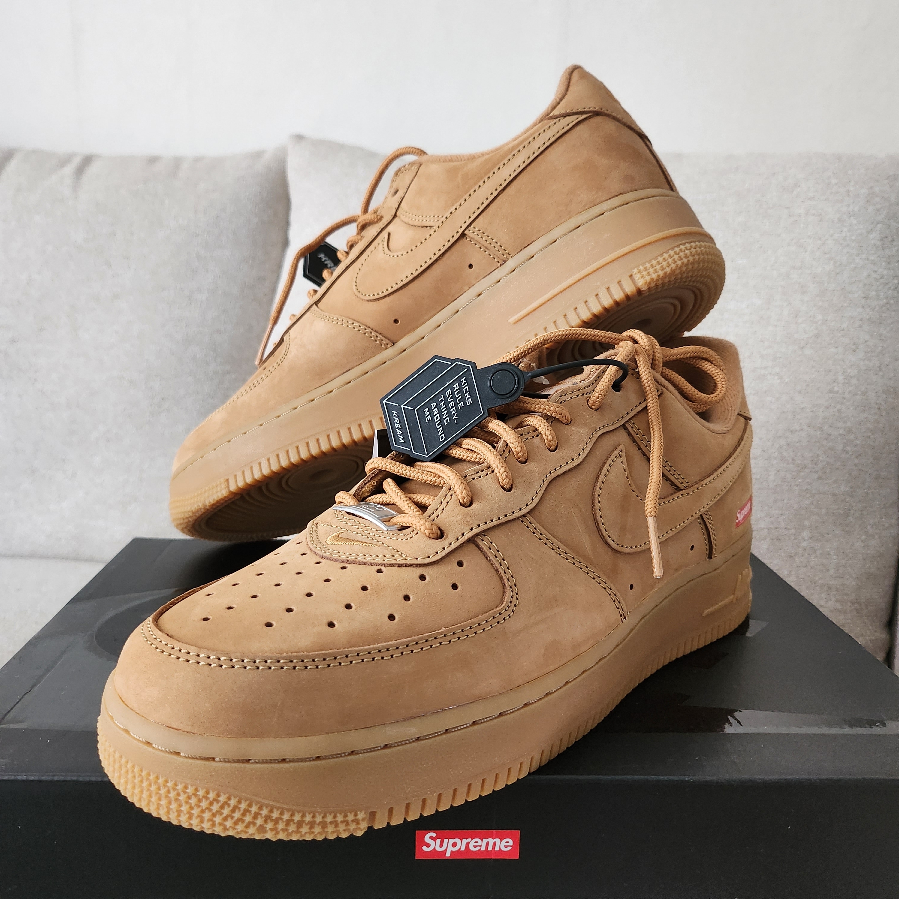 Nike x Supreme Air Force 1 Low Flax 착용 스타일 - 1