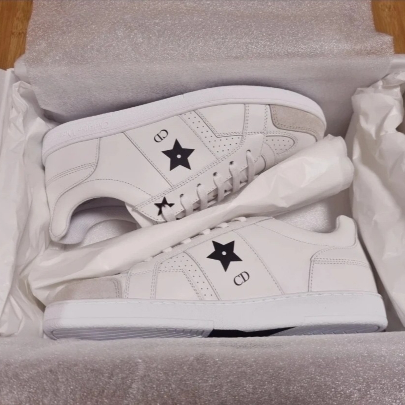 (W) Dior Star Sneakers White 착용 스타일 - 3