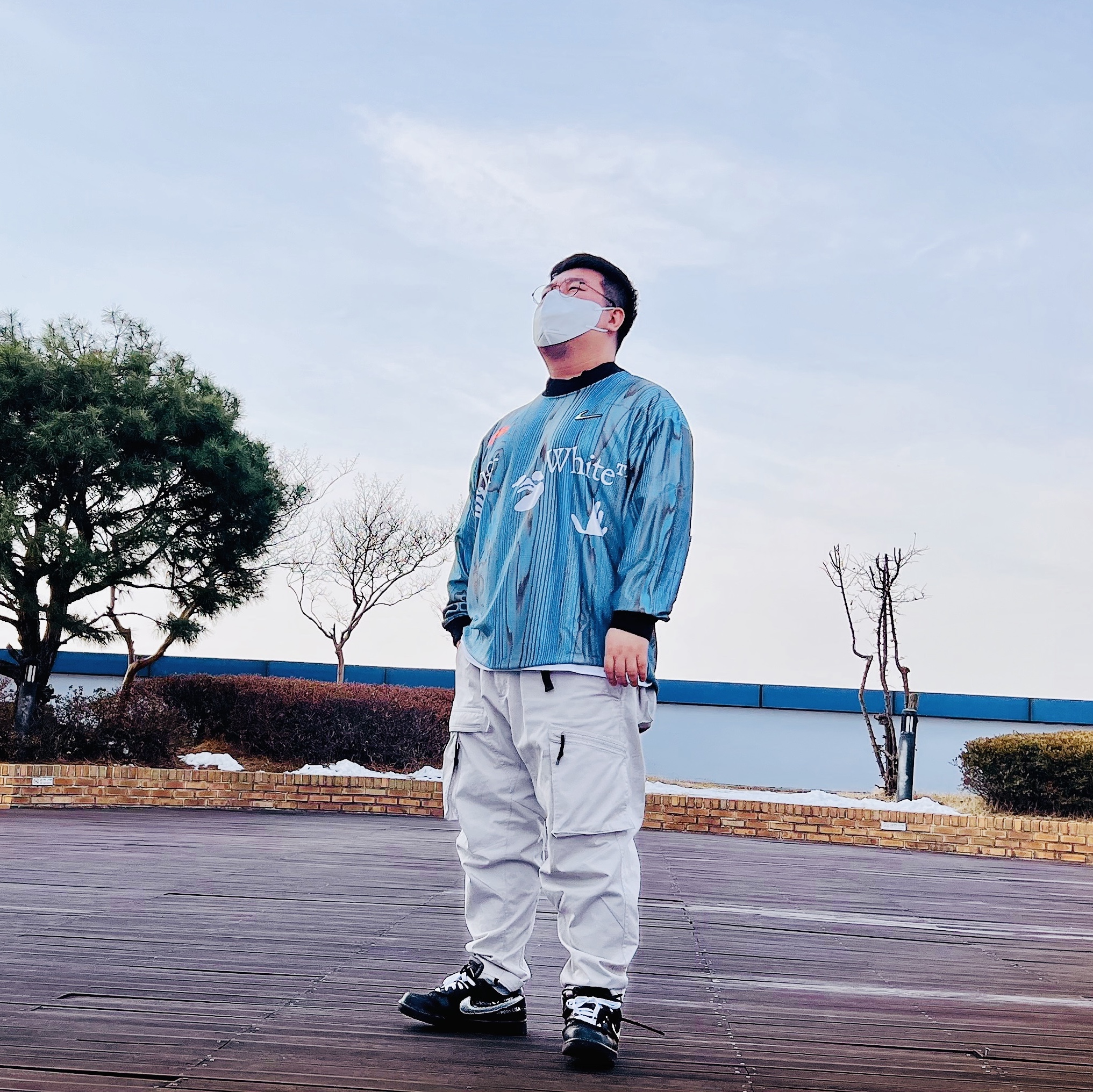 Nike x Off-White NRG Jersey Imperial Blue - Asia, Nike ACG Woven Cargo Pants Moon Particle - Asia 착용 스타일