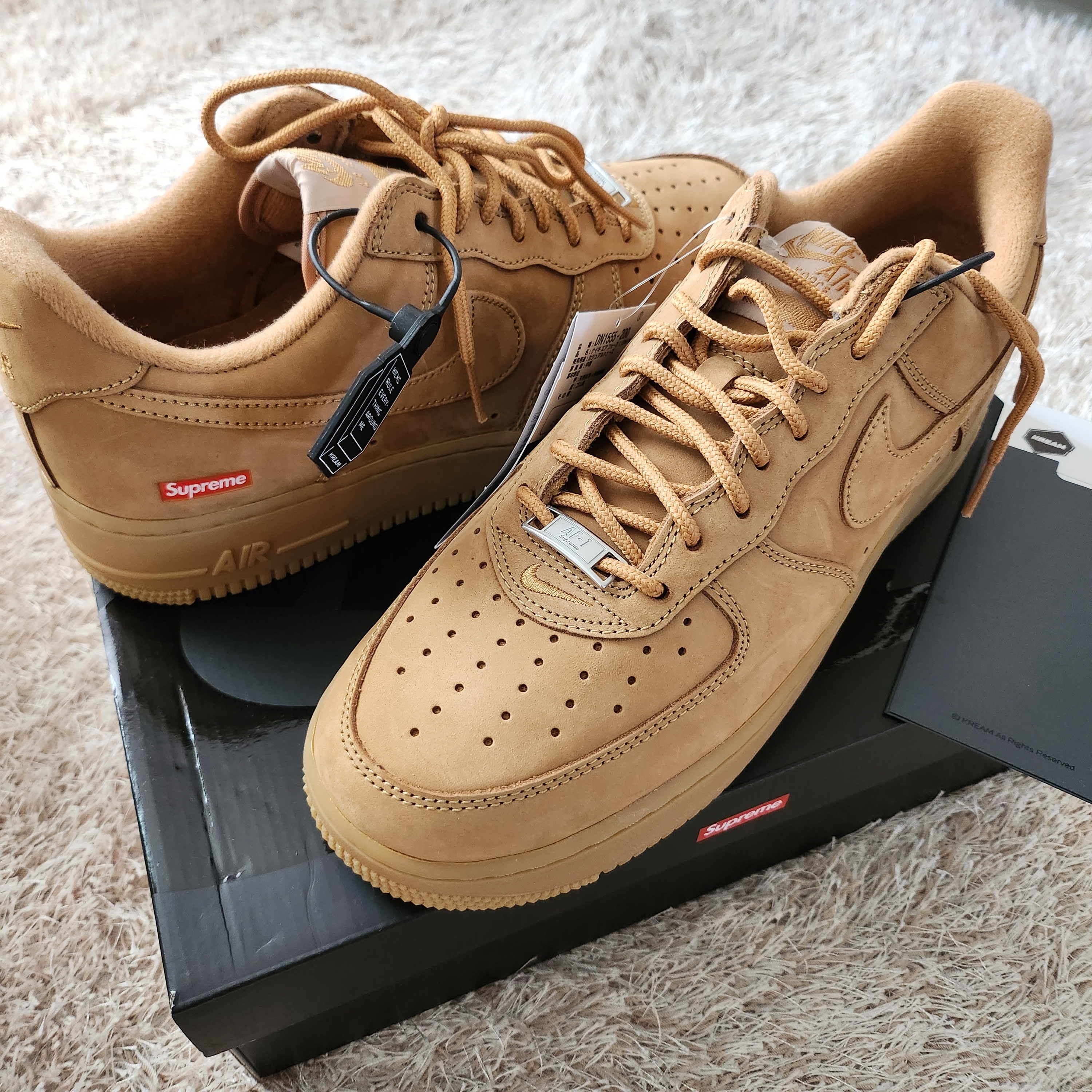 Nike x Supreme Air Force 1 Low Flax 착용 스타일 - 2