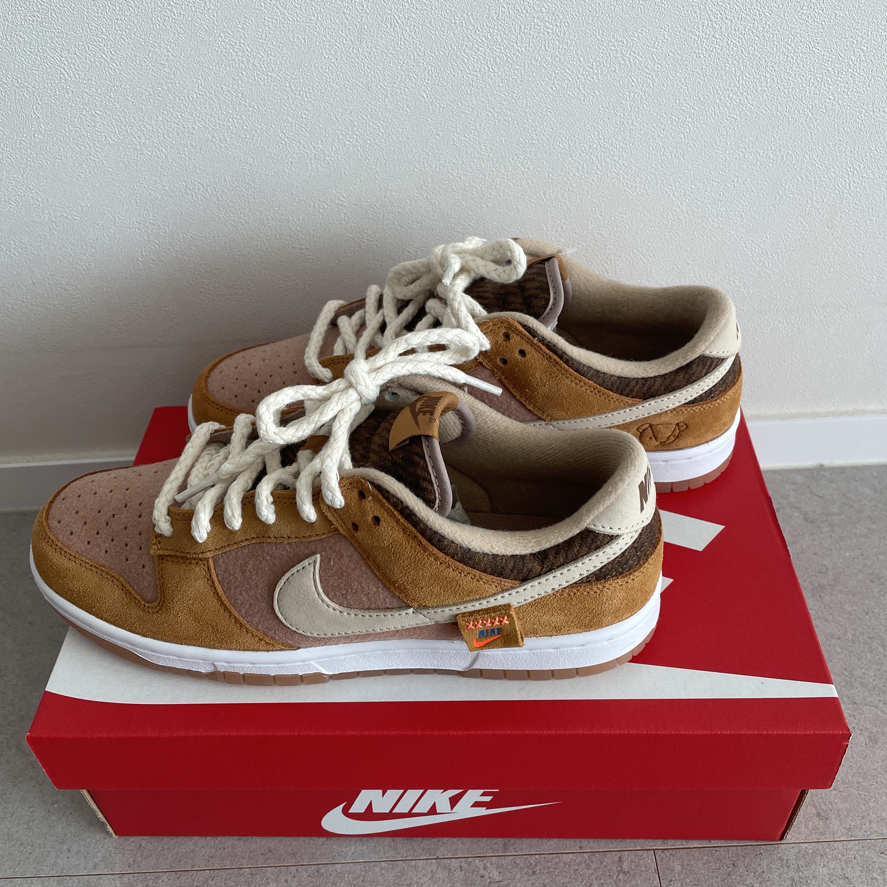 Nike Dunk Low SE Praline Desert Ochre 착용 스타일 - 1