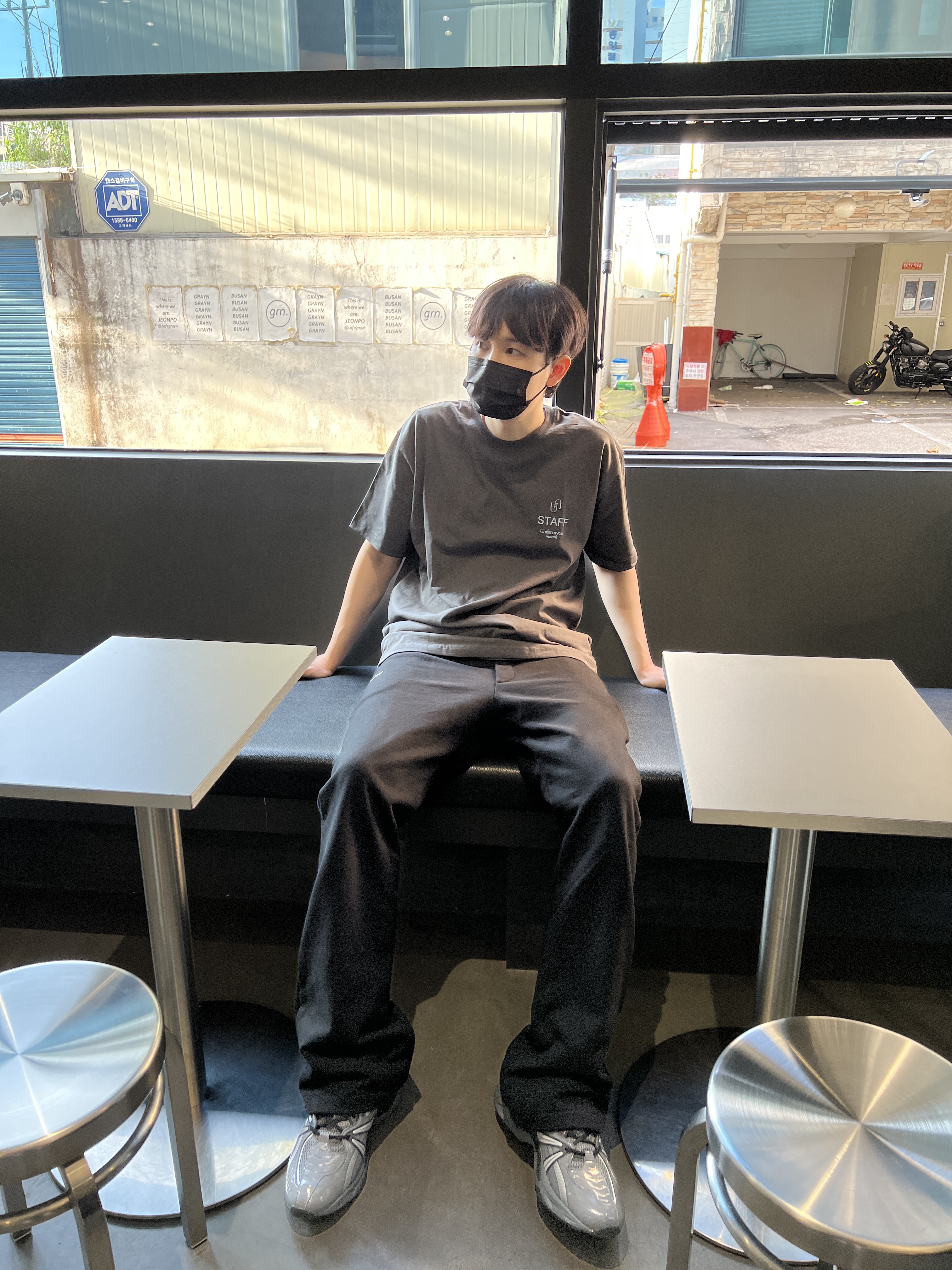 Undermycar Shinsegae Pop-Up T-Shirt Scandinavian - 22SS, Asics HN2-S Protoblast Steel Grey 착용 스타일