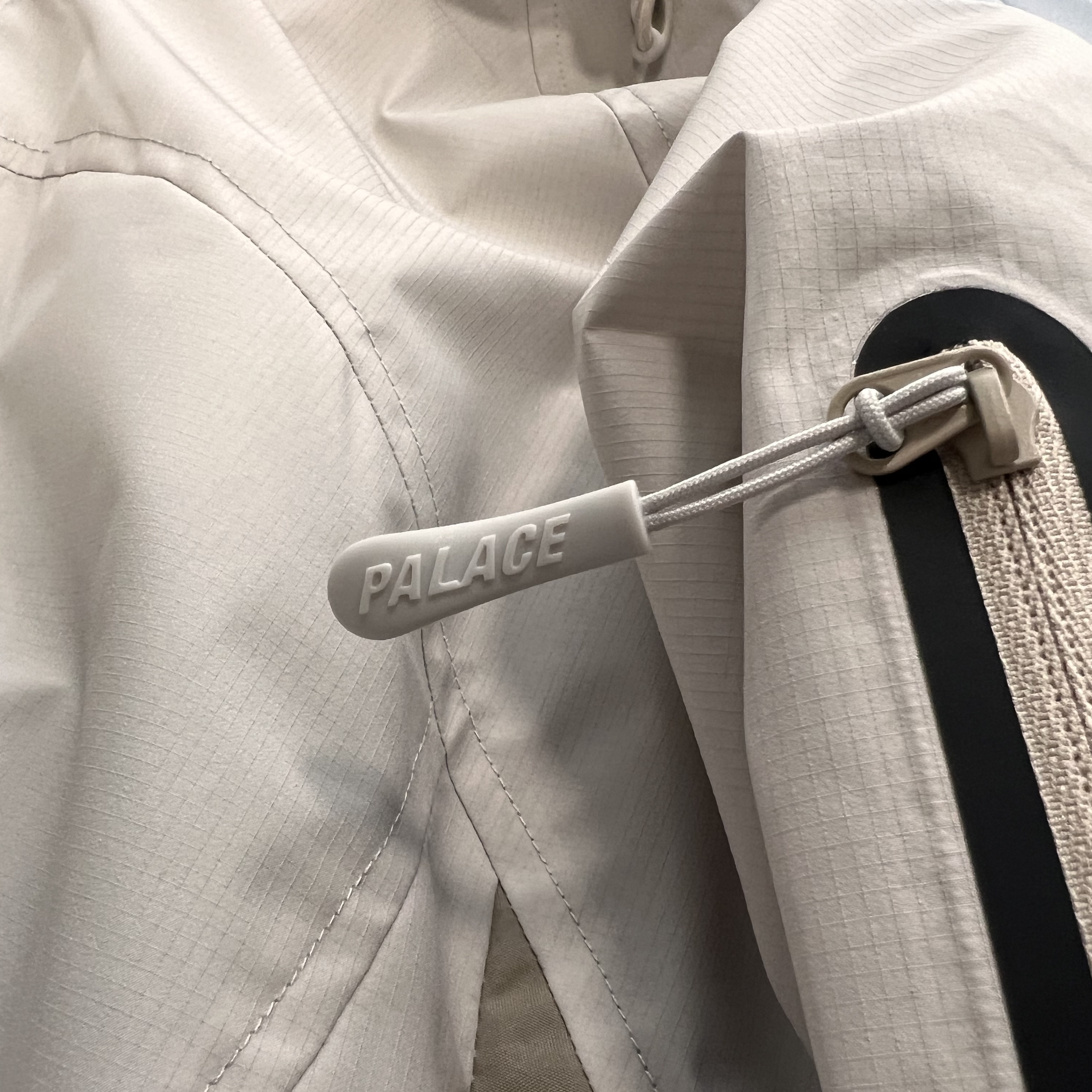 Palace Gore-Tex Infinium Loft Jacket Grey - 22FW 착용 스타일 - 4