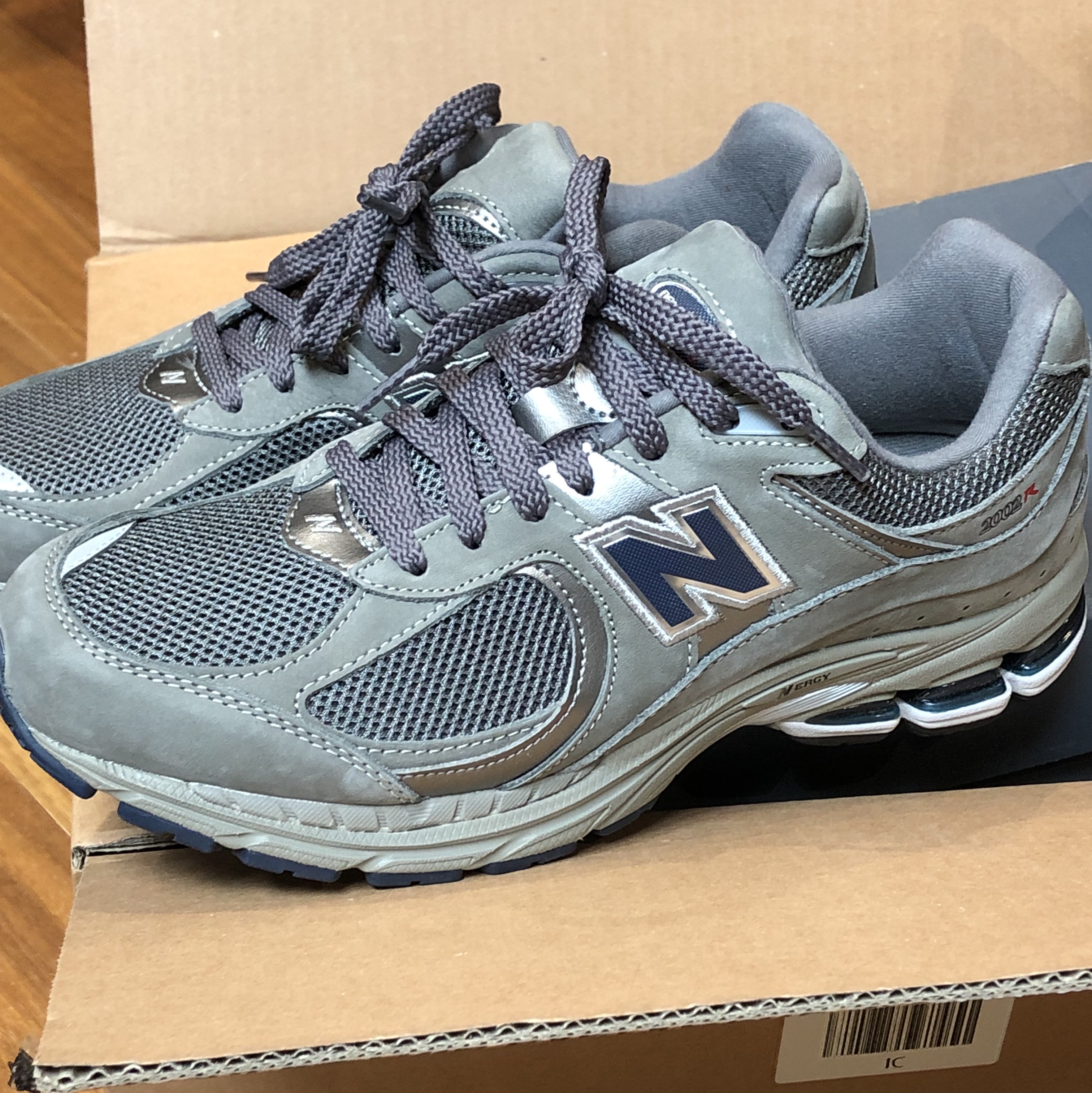 New Balance 2002R Gray 착용 스타일 - 1