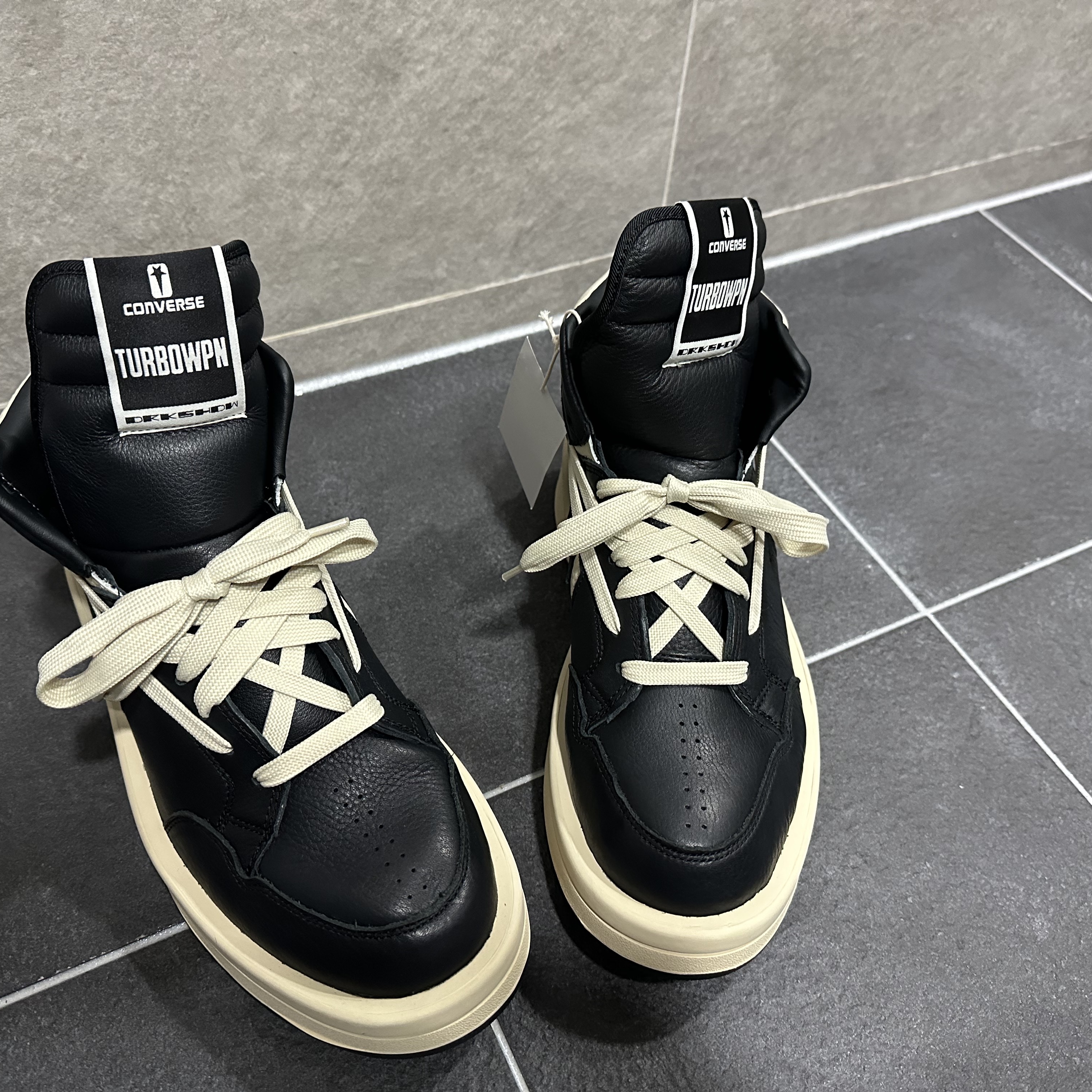 Converse x Drkshdw Turbowpn Black Cream 착용 스타일 - 3