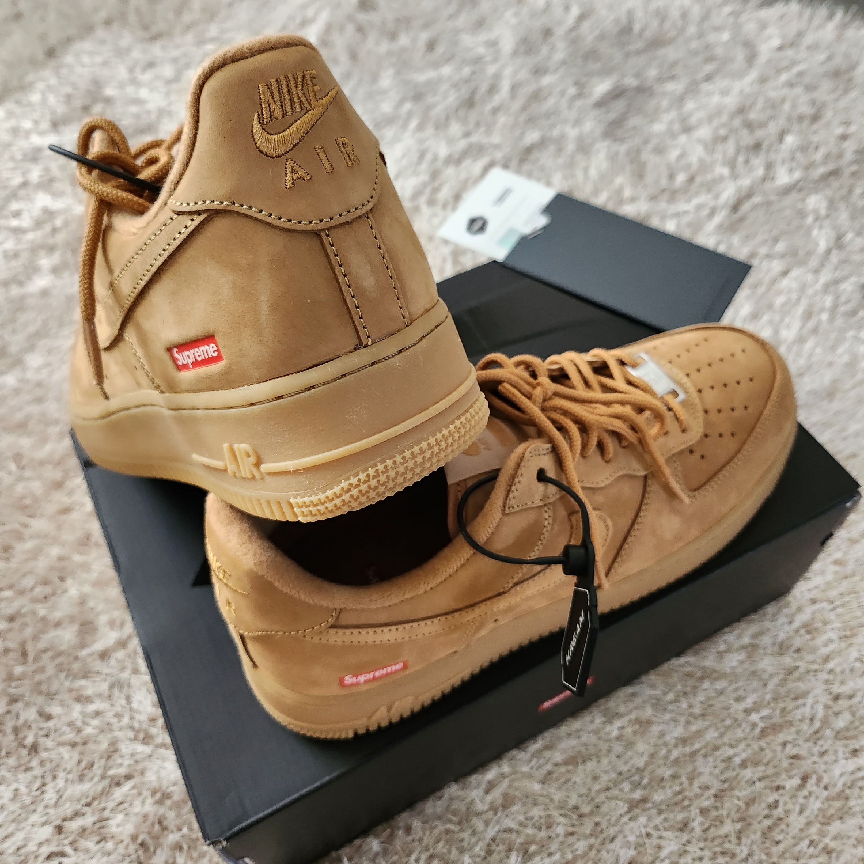 Nike x Supreme Air Force 1 Low Flax 착용 스타일 - 4