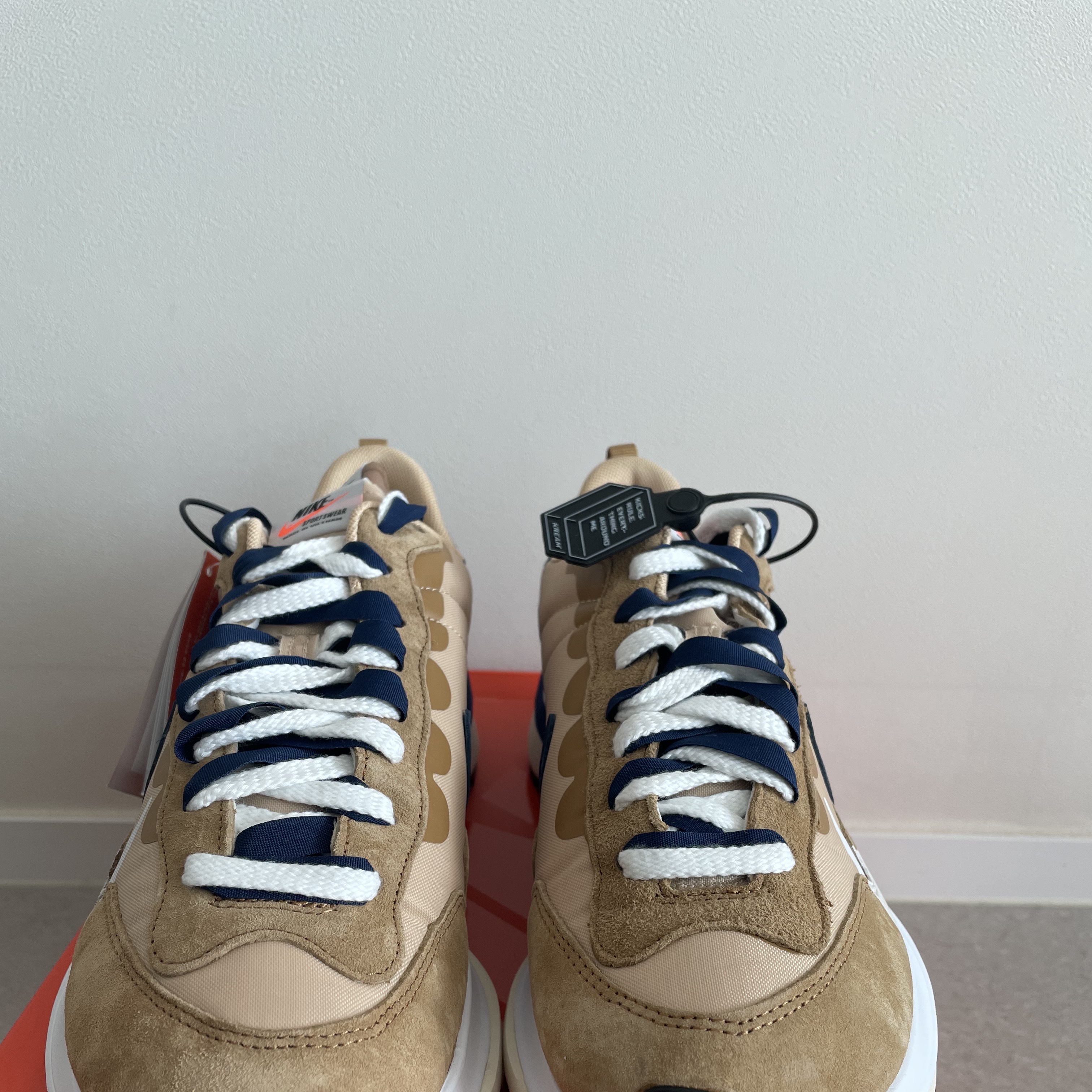 Nike x Sacai VaporWaffle Sesame and Blue Void 착용 스타일 - 2