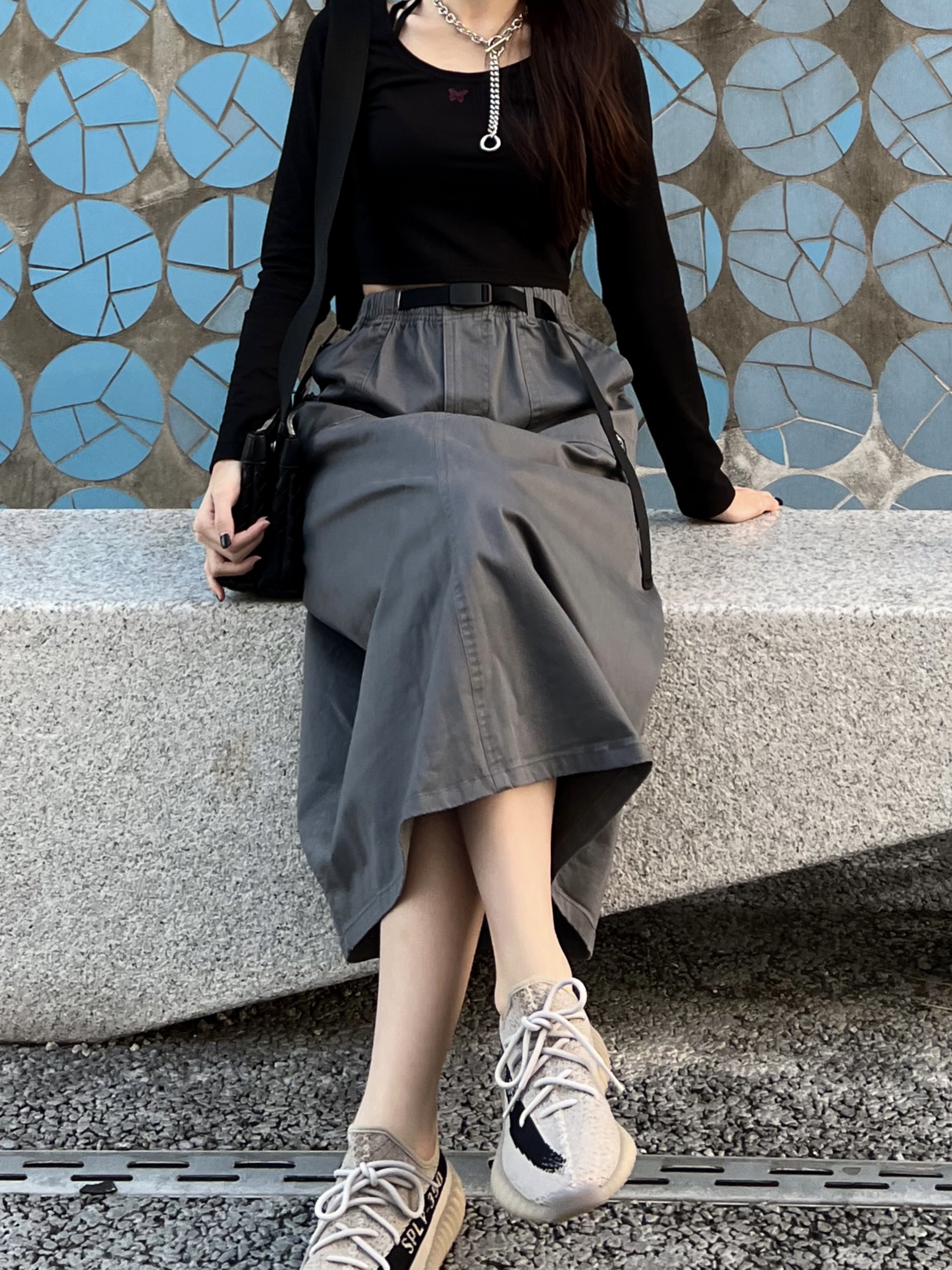 Bottega Veneta Leather Classic Intrecciato Crossbody Black, Adidas Yeezy Boost 350 V2 Slate Core Black 2022/2023 착용 스타일 - 5