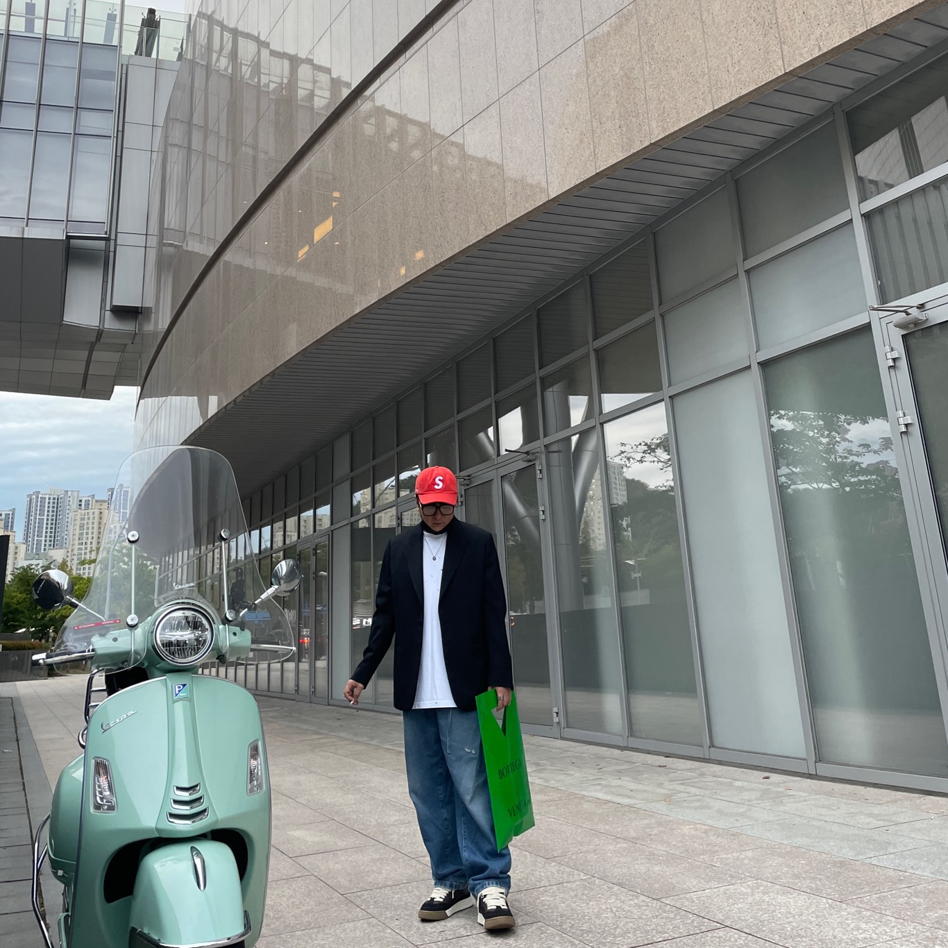 Dior x Cactus Jack B713 Sneakers Mocha Black, Supreme Kevlar Denim S Logo 6-Panel Red - 22SS 착용 스타일 - 1