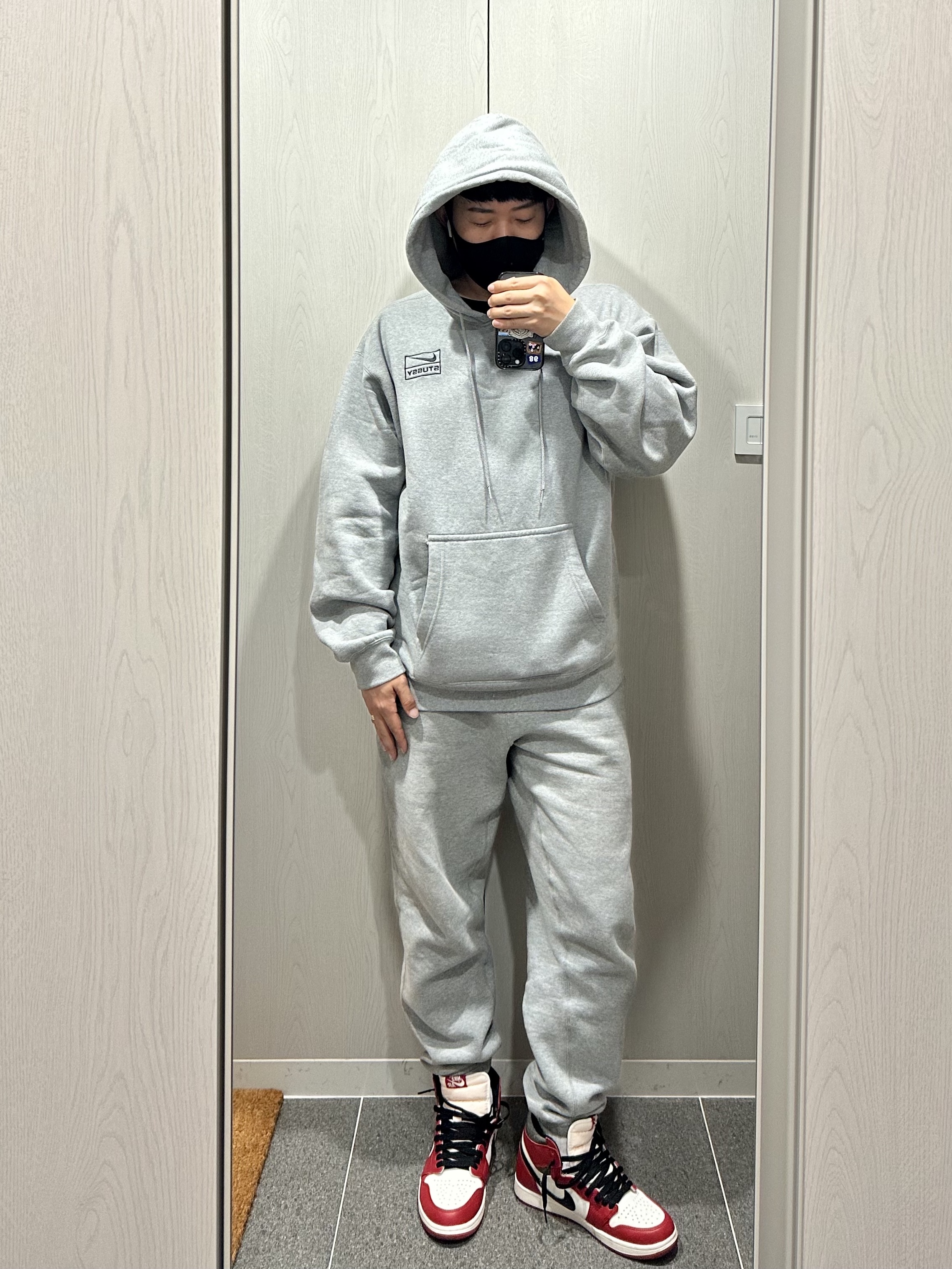 Nike x Stussy NRG RA Pullover Hoodie Dark Grey Heather (DJ9488-063), Jordan 1 Retro High OG Chicago 2022 착용 스타일