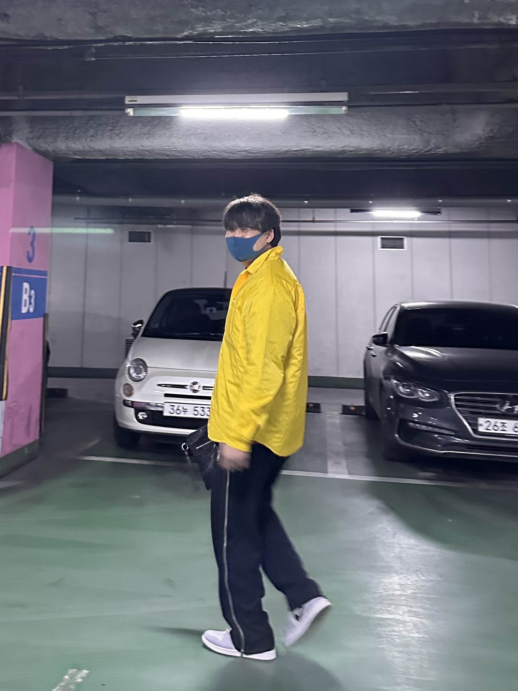 Supreme Nylon Filled Shirt Yellow - 22FW, Jordan 1 Low Golf Wolf Grey 착용 스타일