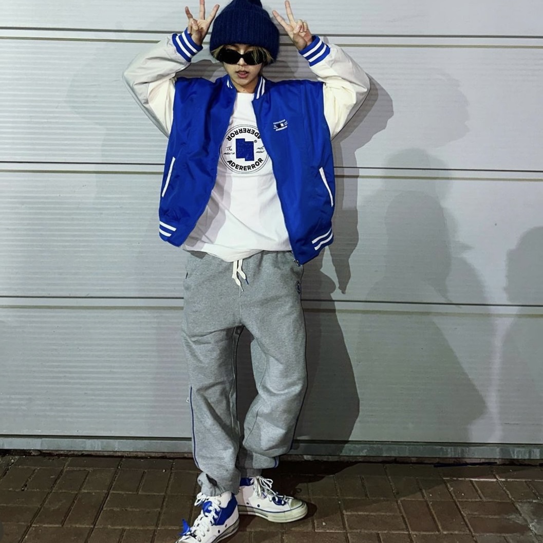 Converse x Ader Error Chuck 70 High White, Converse x Ader Error Shapes Varsity Jacket Cobalt 착용 스타일 - 3