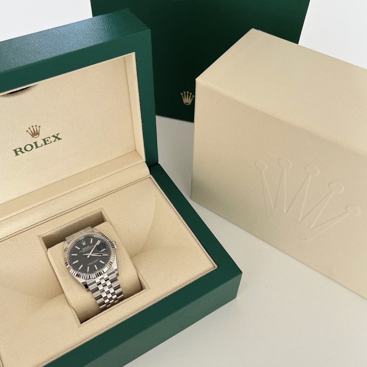 Rolex Datejust 36mm 126234 Bright Black Jubilee 착용 스타일