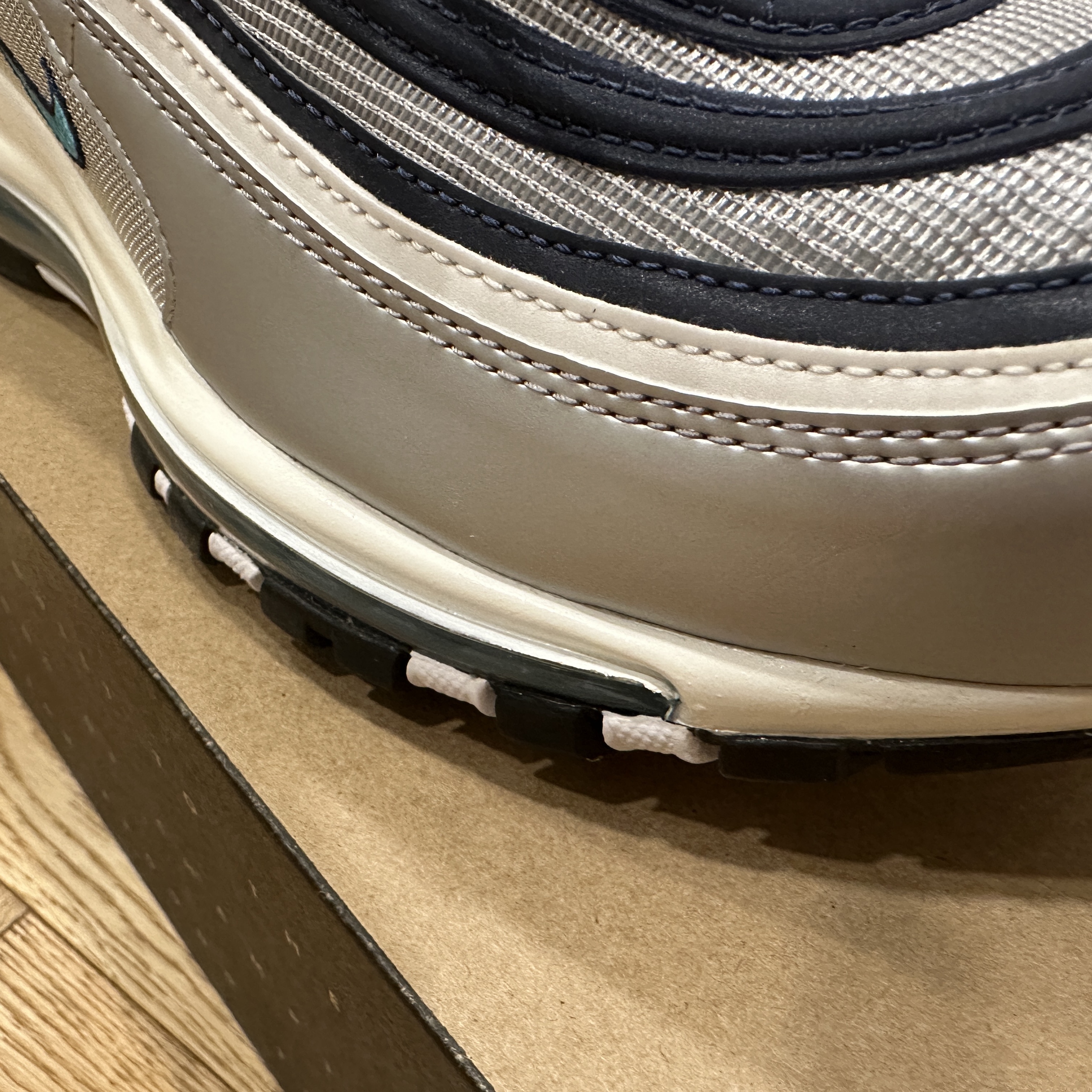 Nike Air Max 97 OG Metallic Silver and Chlorine Blue 착용 스타일 - 1