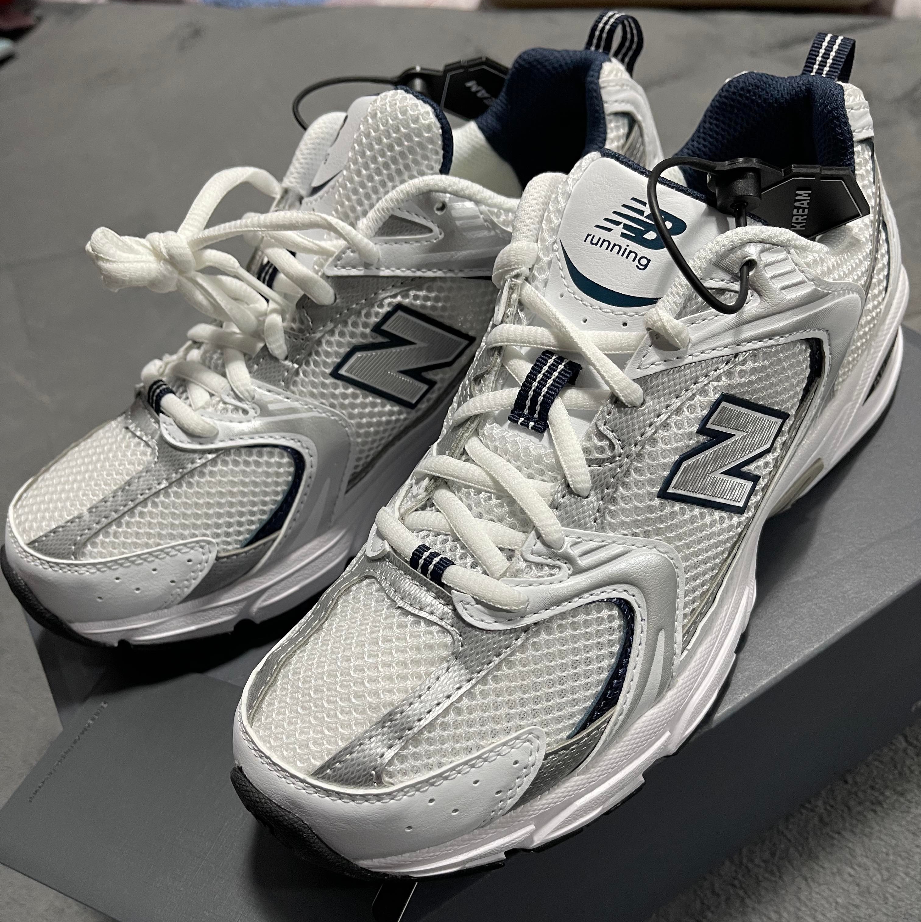 New Balance 530 White 착용 스타일