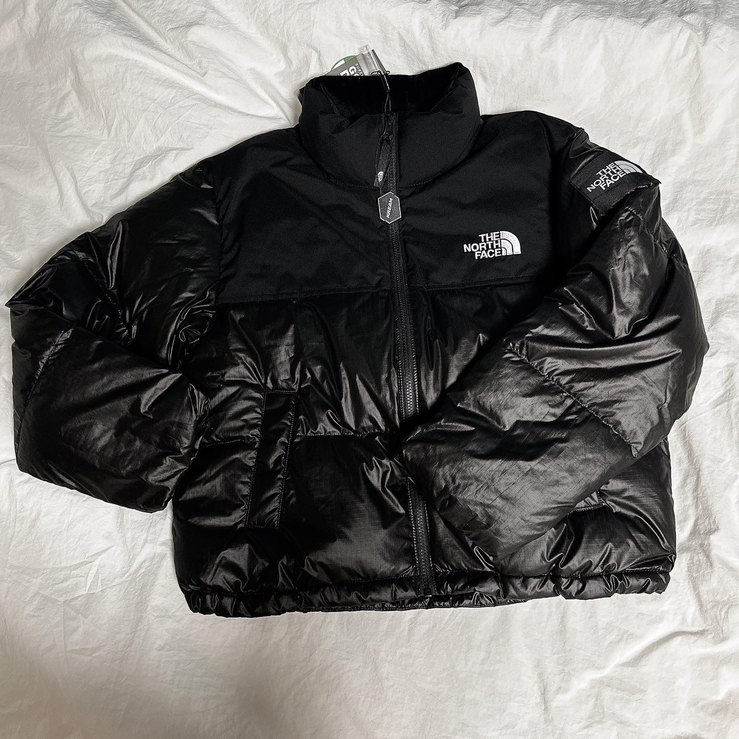 (W) The North Face White Label Novelty Nuptse Down Jacket Black 착용 스타일 - 2