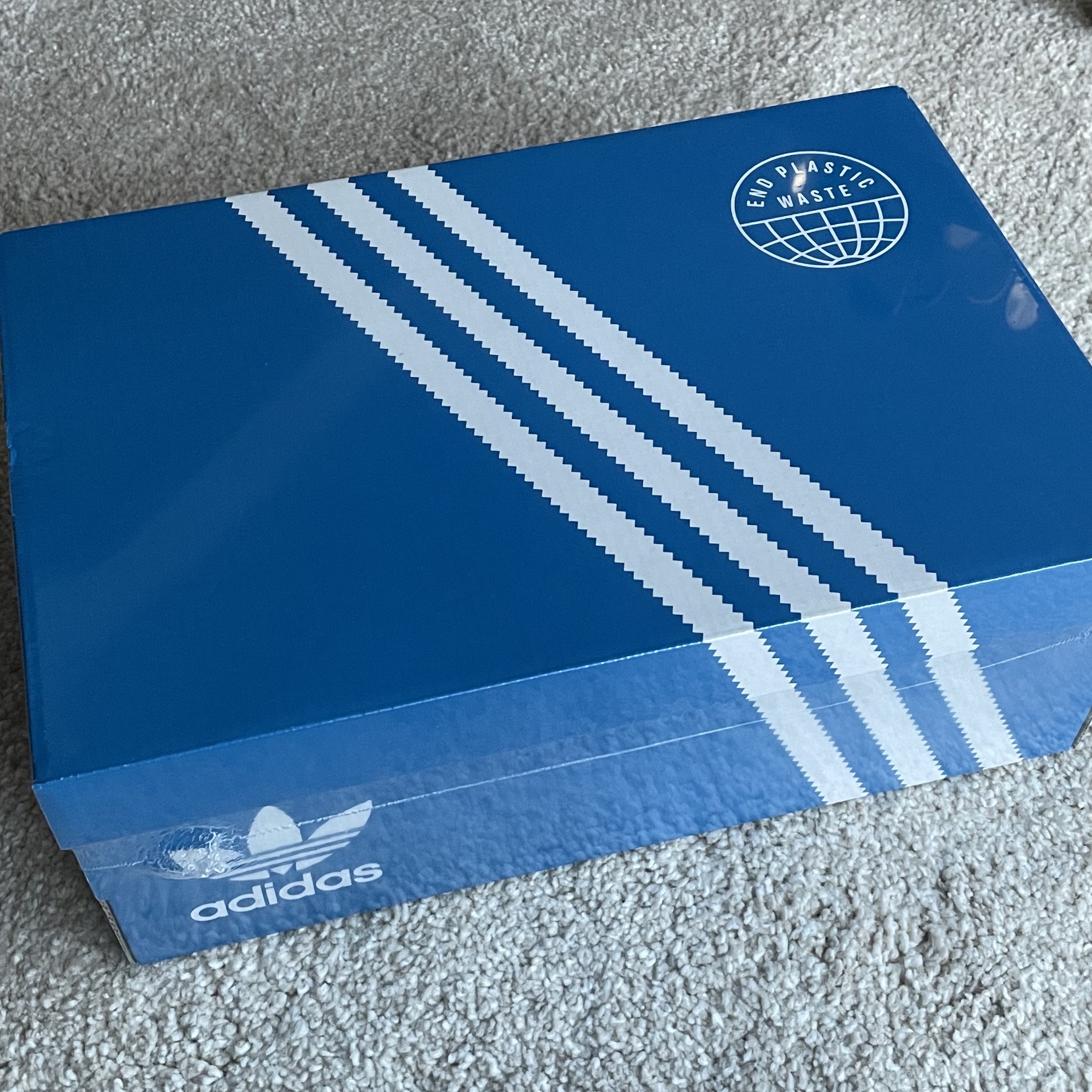 Adidas Superstar 82 Black White 착용 스타일 - 1