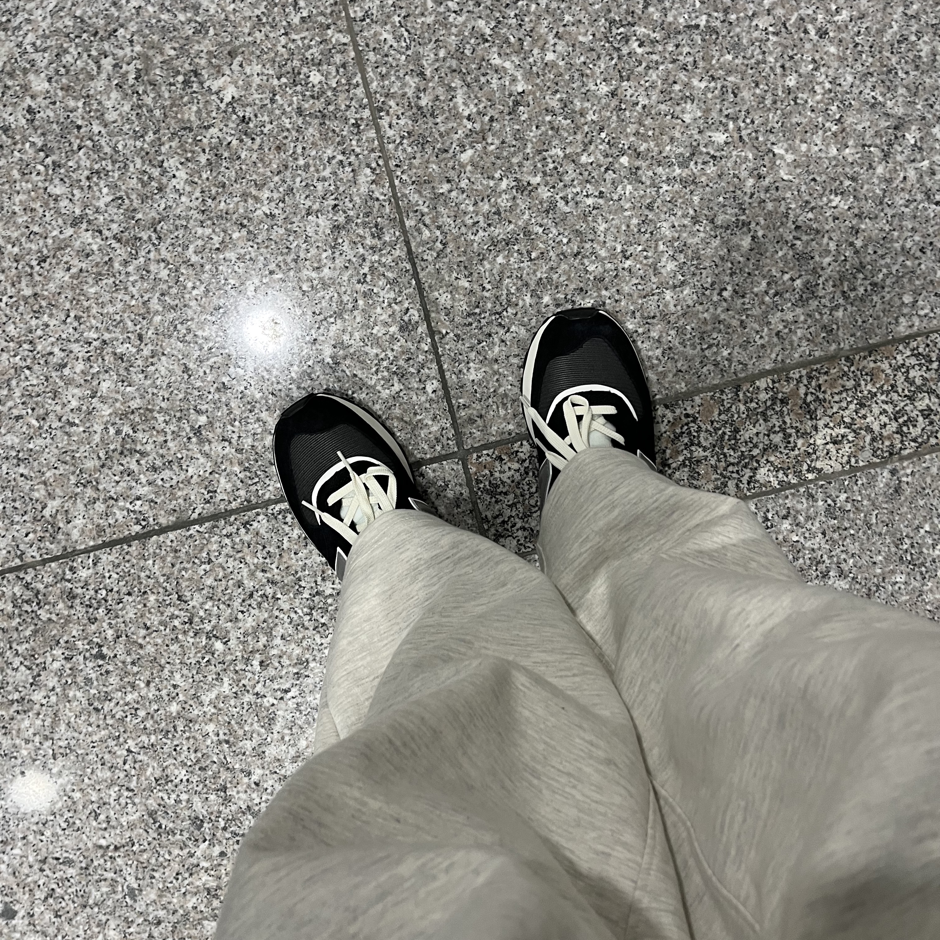 New Balance 574 Legacy Black 착용 스타일