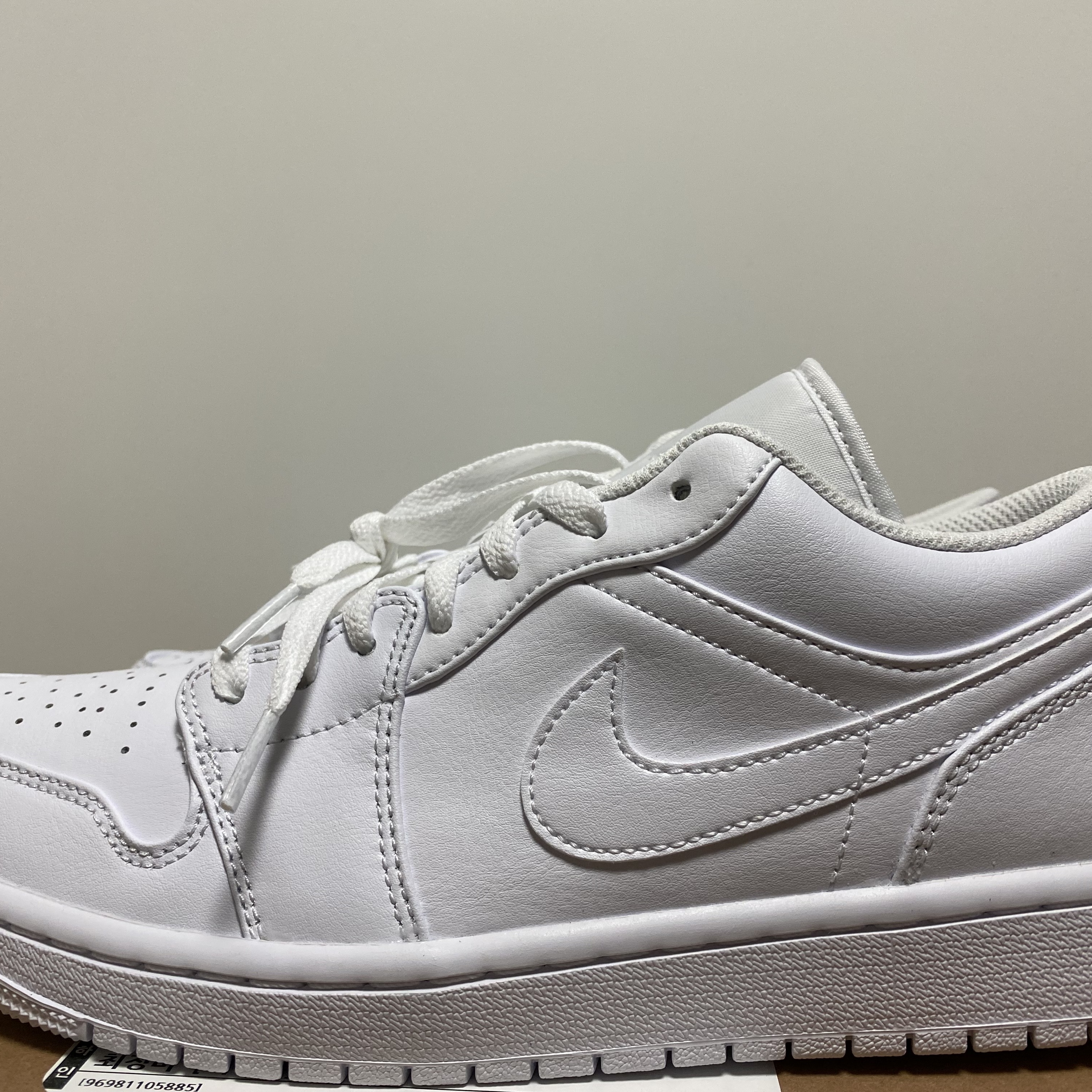 Jordan 1 Low Triple White 착용 스타일