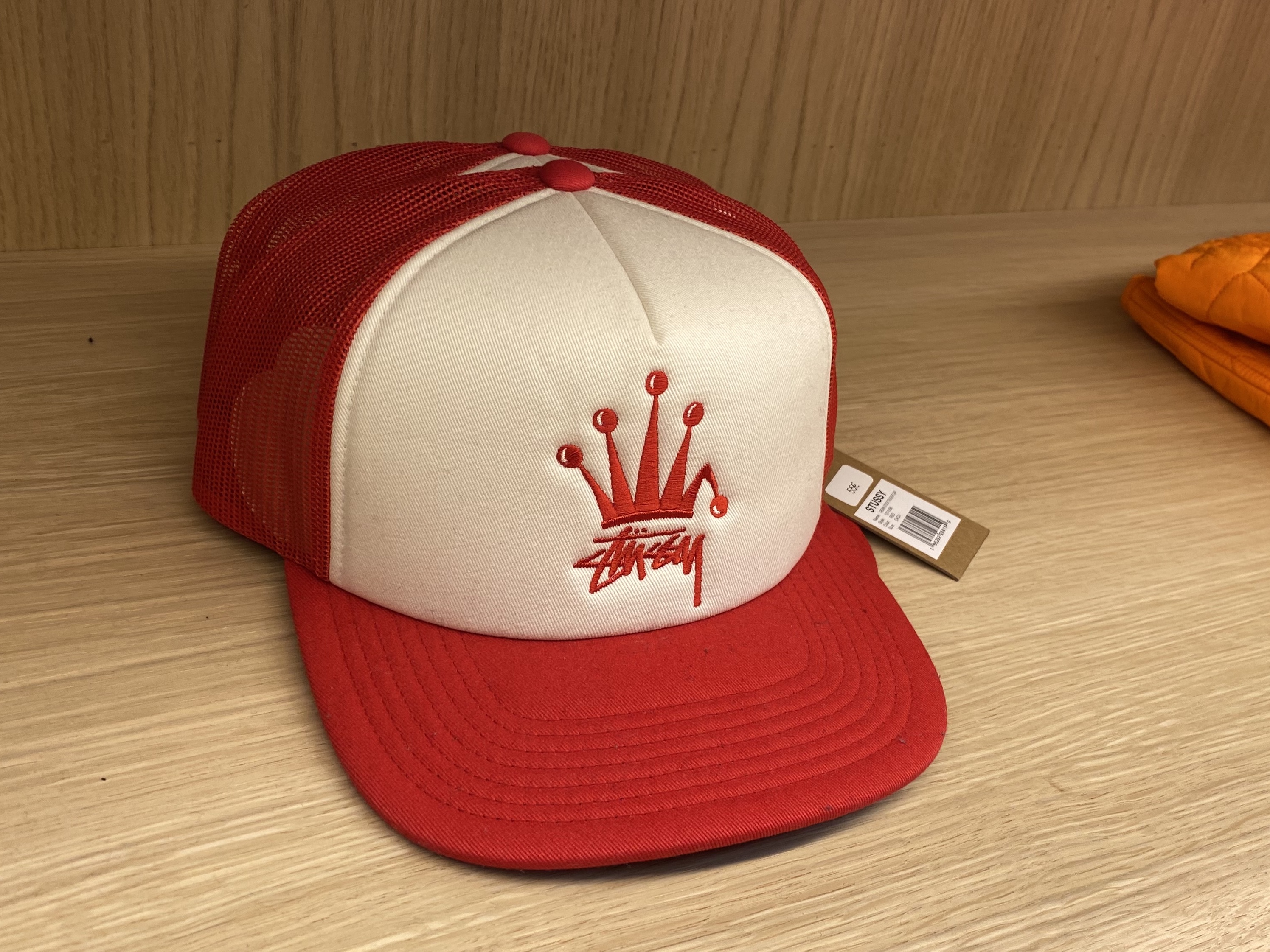 Stussy Crown Stock Trucker Cap Red, Stussy Basic Stussy LS T-Shirt Black 2022 착용 스타일 - 2