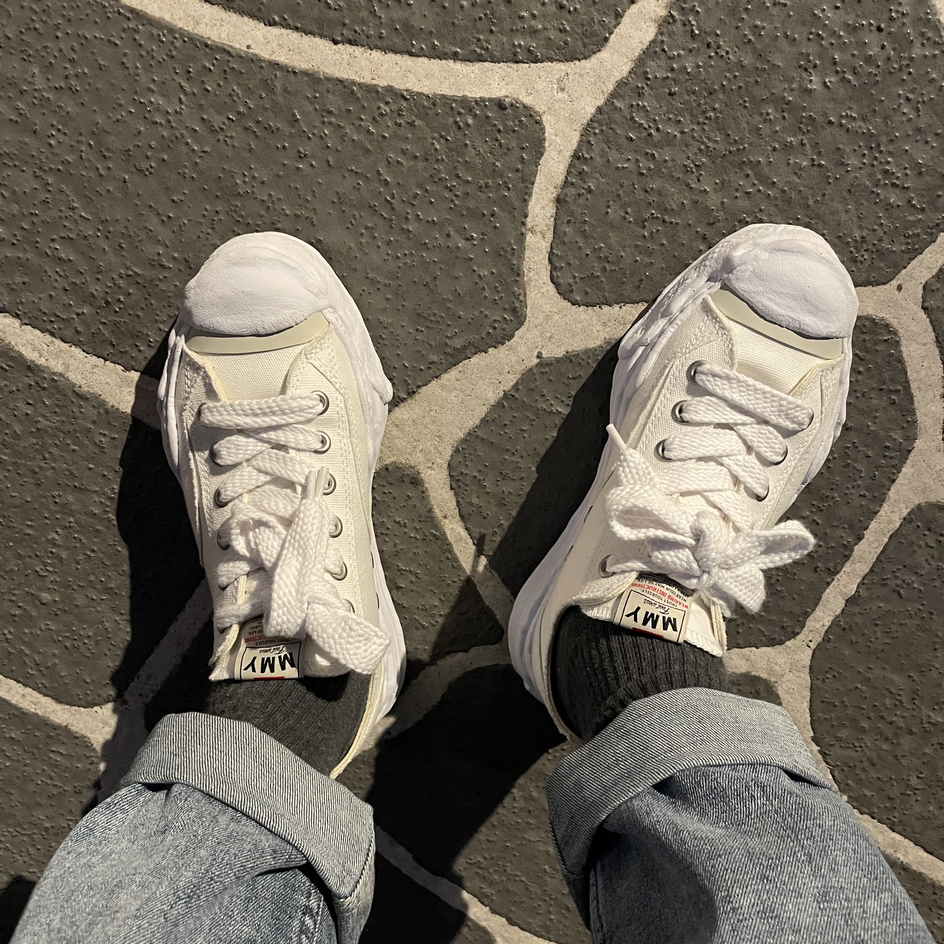 Maison Mihara Yasuhiro Hank OG Sole Canvas Low-top Sneakers White 착용 스타일
