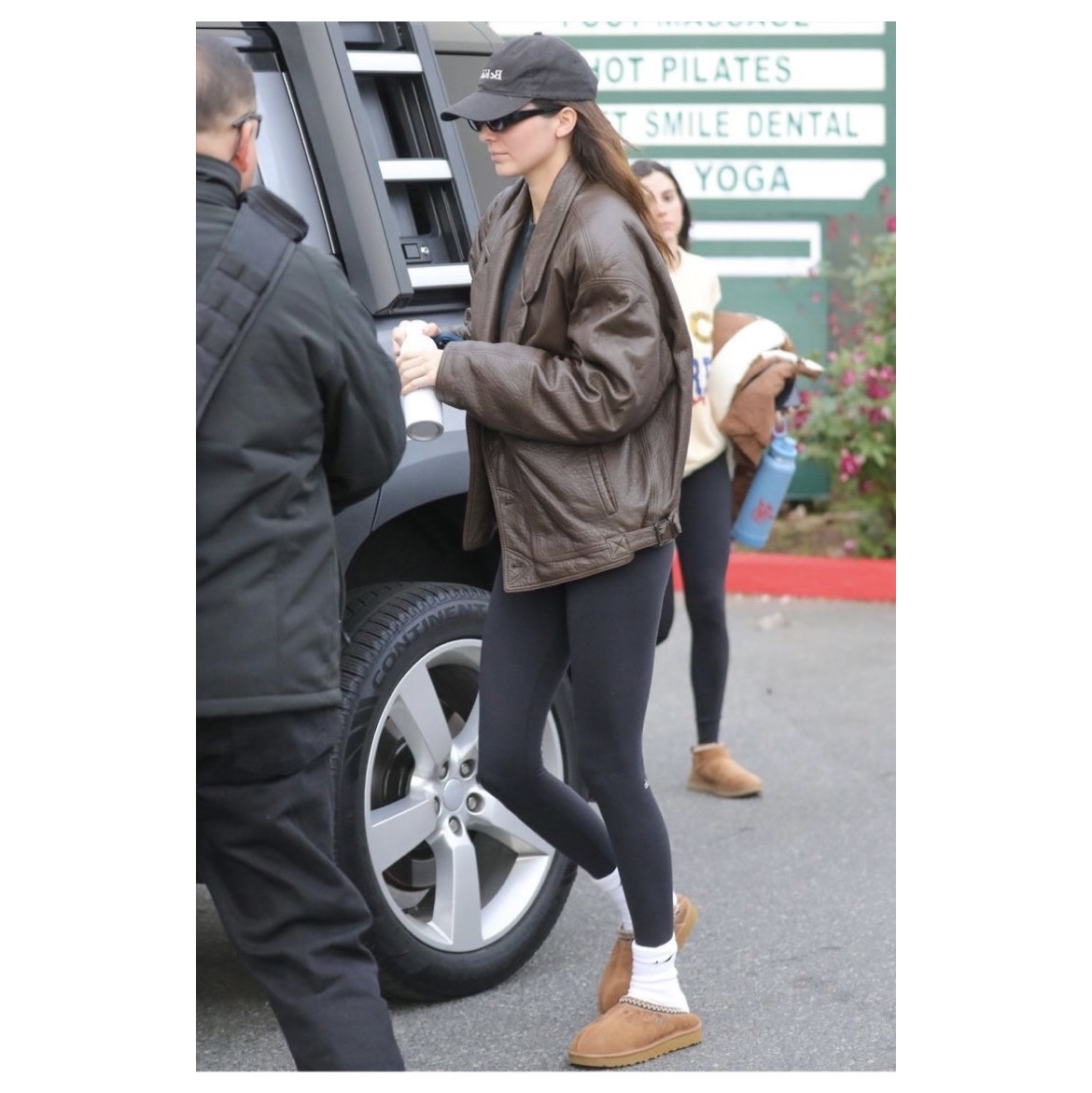 (W) UGG Tasman Slipper Chestnut 착용 스타일 - 2