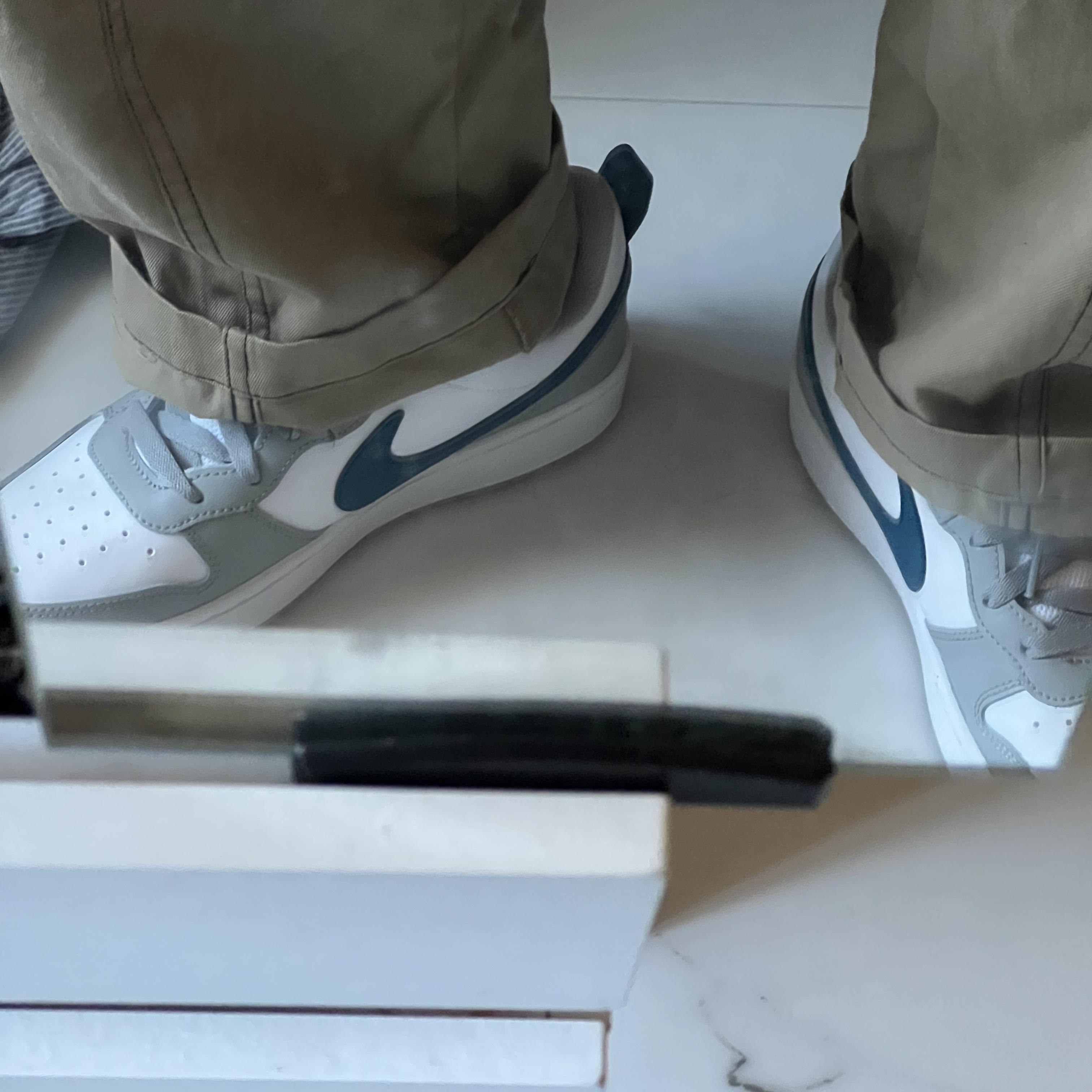 (GS) Nike Court Borough Low 2 Light Smoke Grey 착용 스타일 - 2