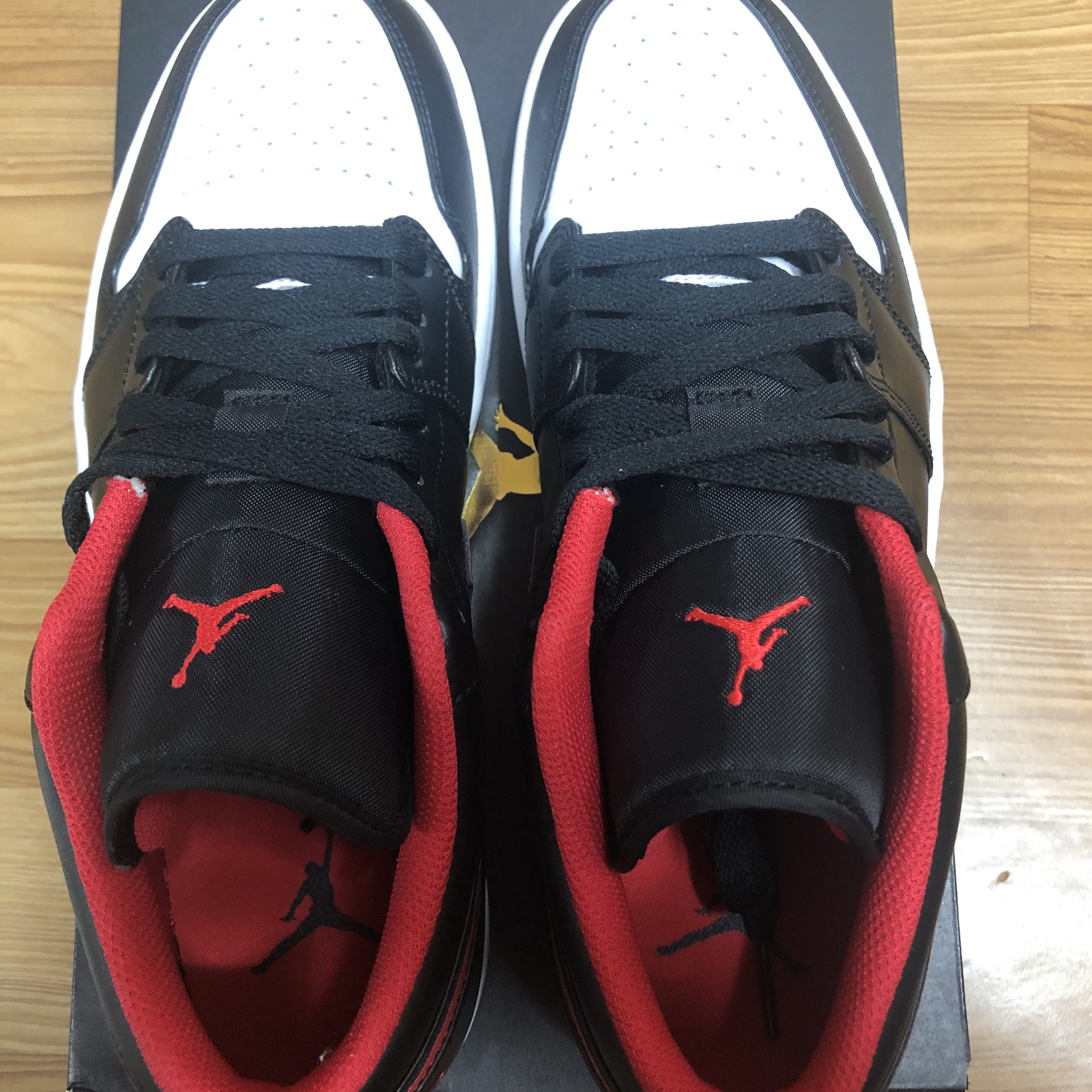 Jordan 1 Low Black Fire Red 착용 스타일 - 4