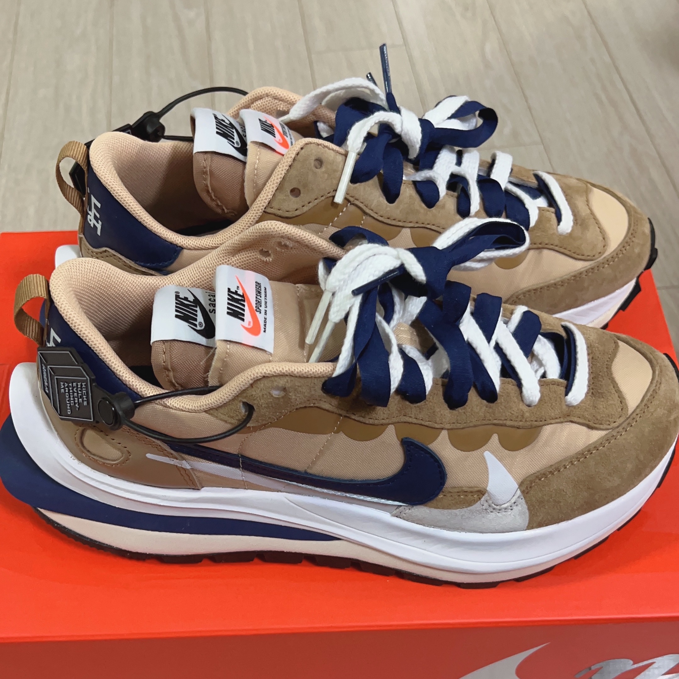 Nike x Sacai VaporWaffle Sesame and Blue Void 착용 스타일