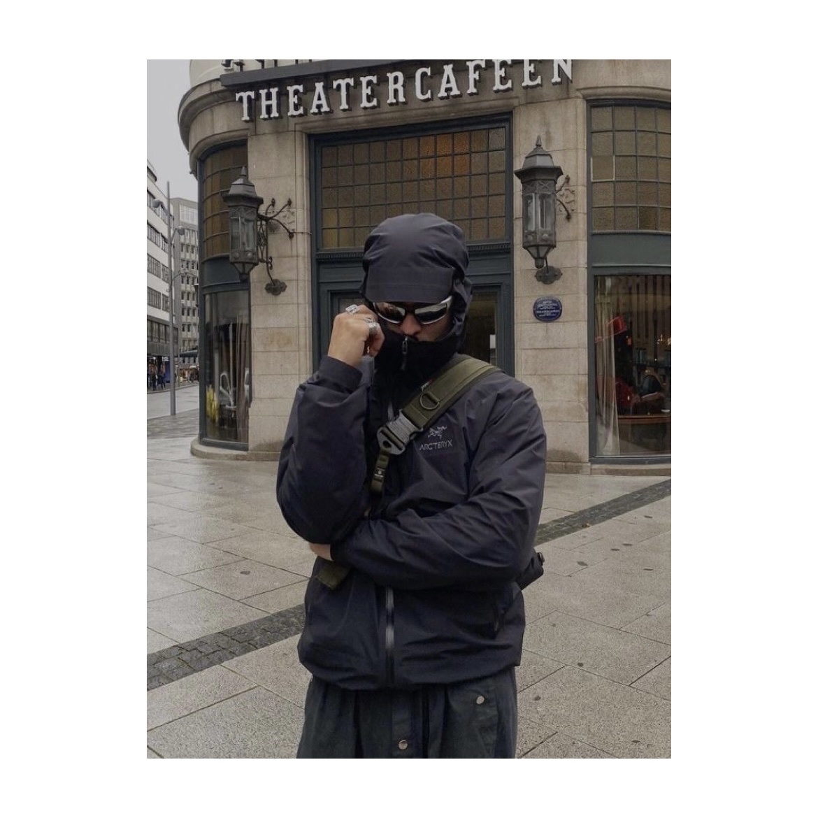 Arc'teryx Atom LT Hoody Black, Arc'teryx Bird Head Toque 24K Black 착용 스타일 - 1