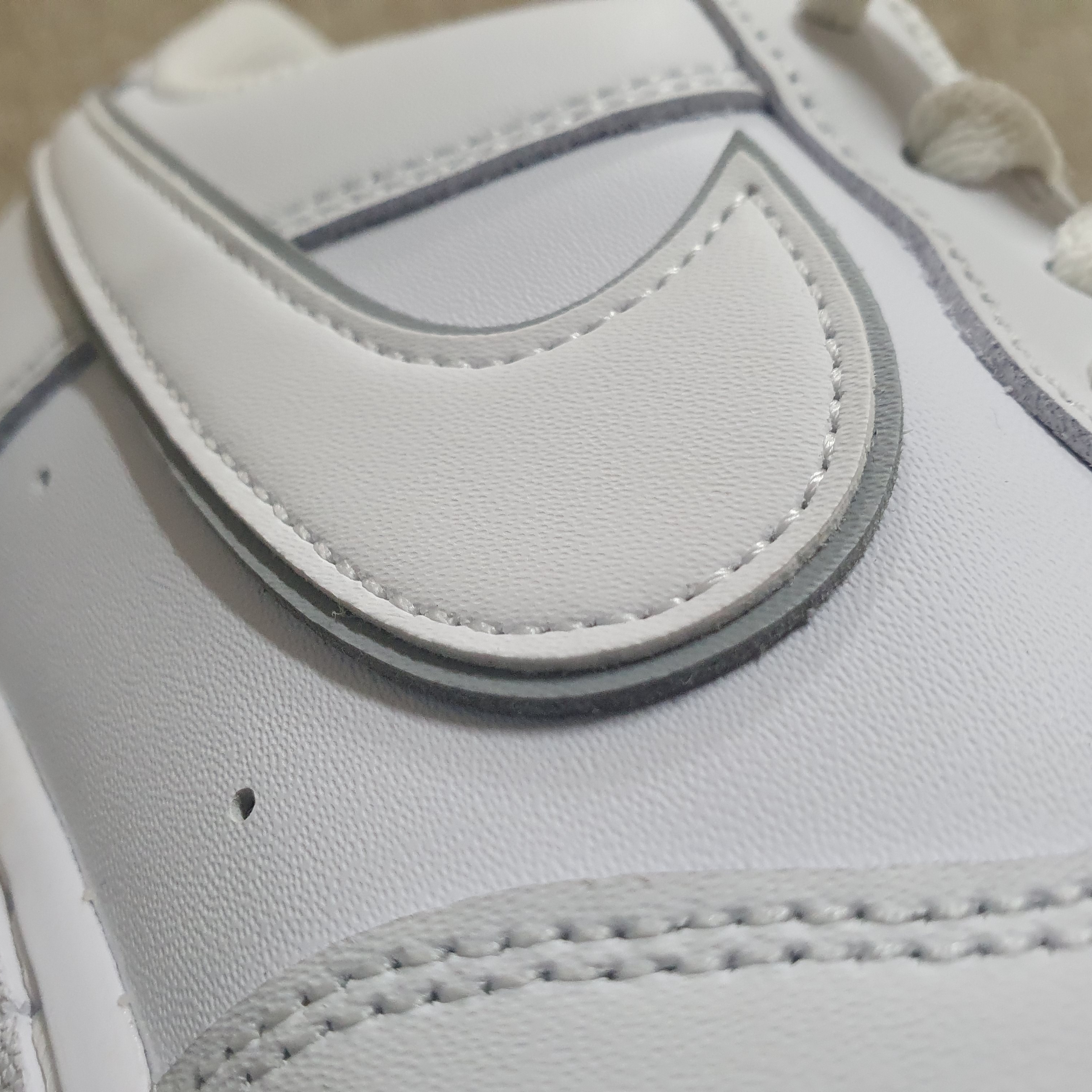 Nike Air Force 1 '07 White Wolf Grey 착용 스타일 - 2