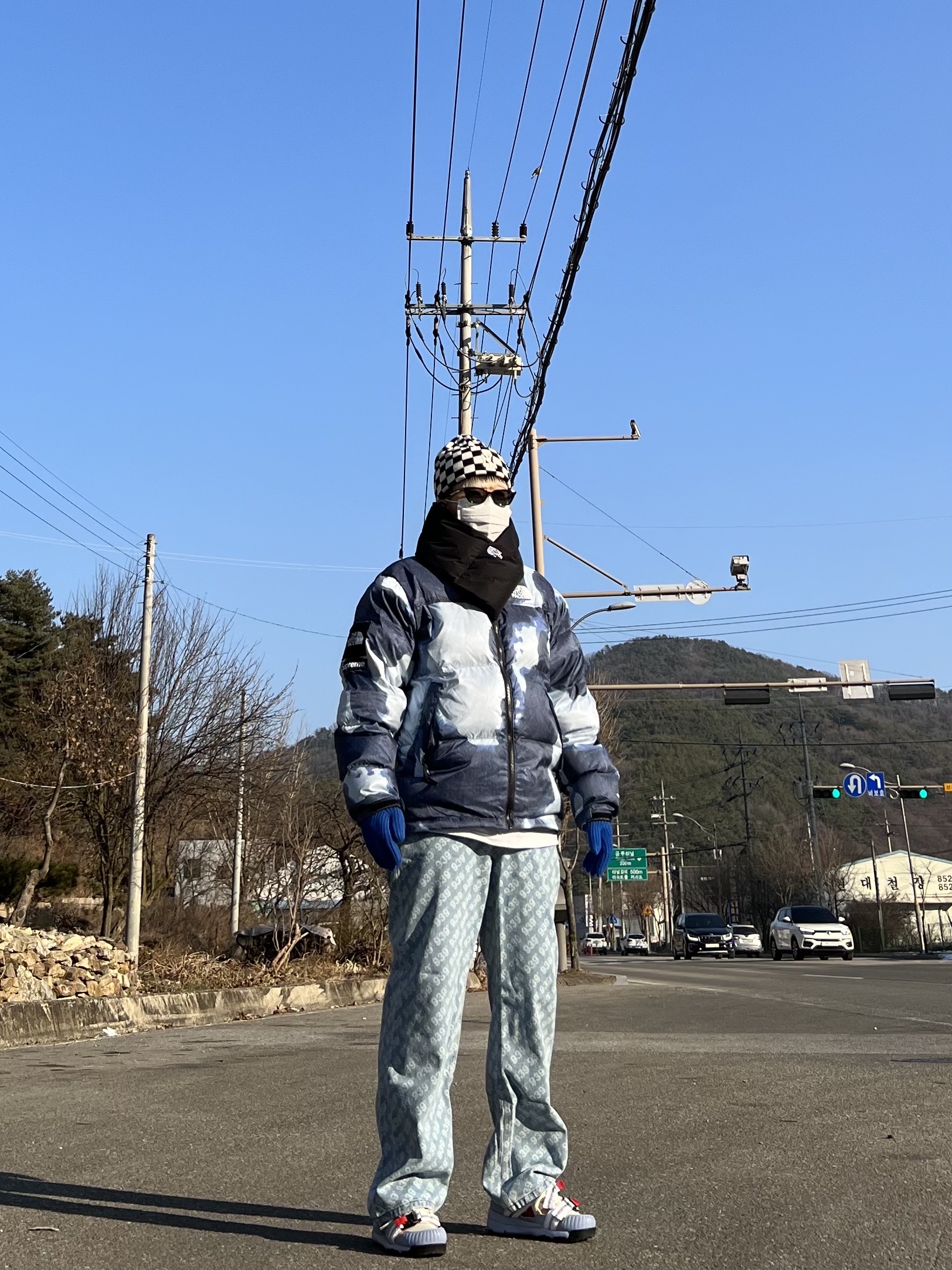 Supreme x The North Face Bleached Denim Print Nuptse Jacket Indigo - 21FW, Nike x Tom Sachs Mars Yard Overshoe 3.0 착용 스타일 - 2