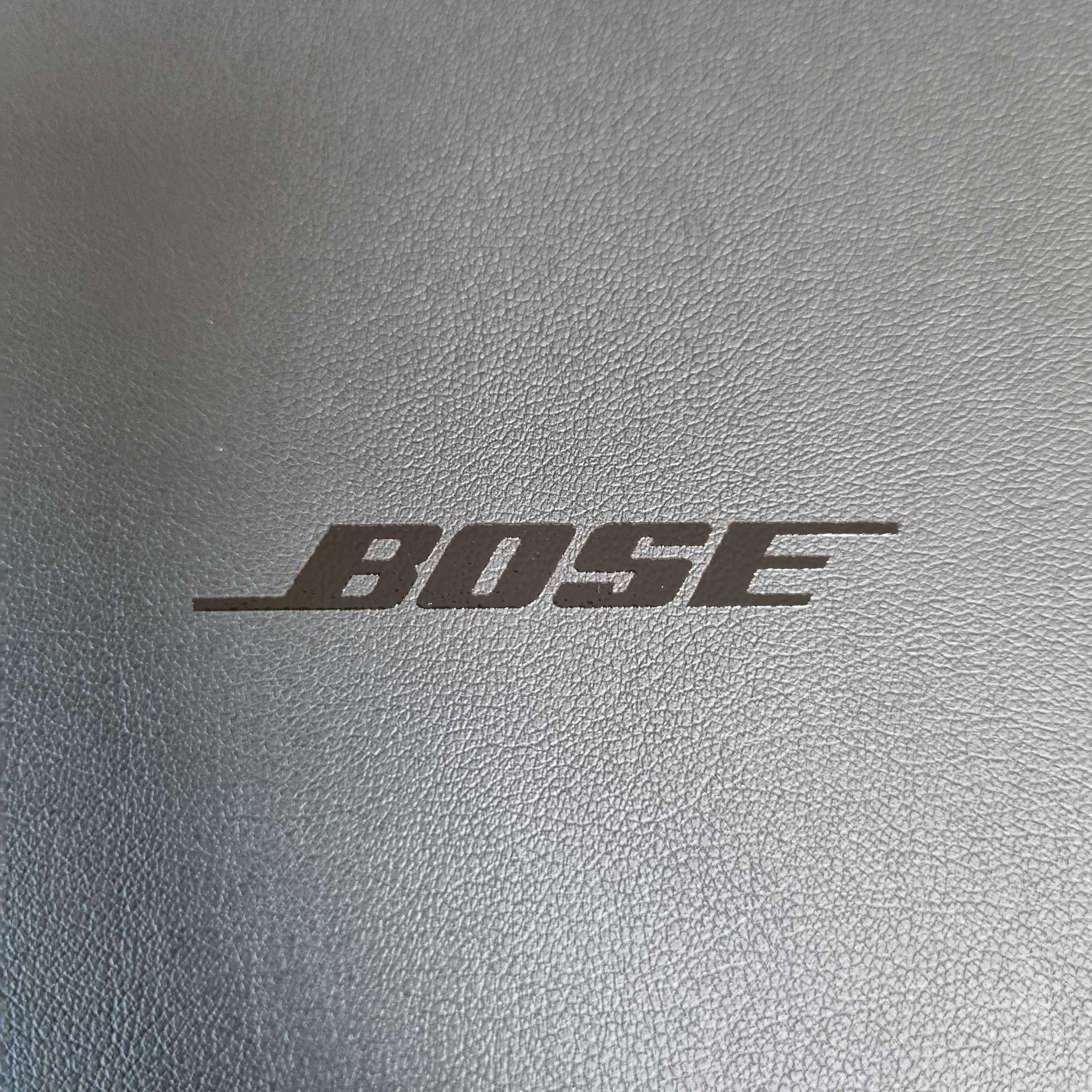 BOSE QC45 Triple Black (Korean Ver.) 착용 스타일 - 3