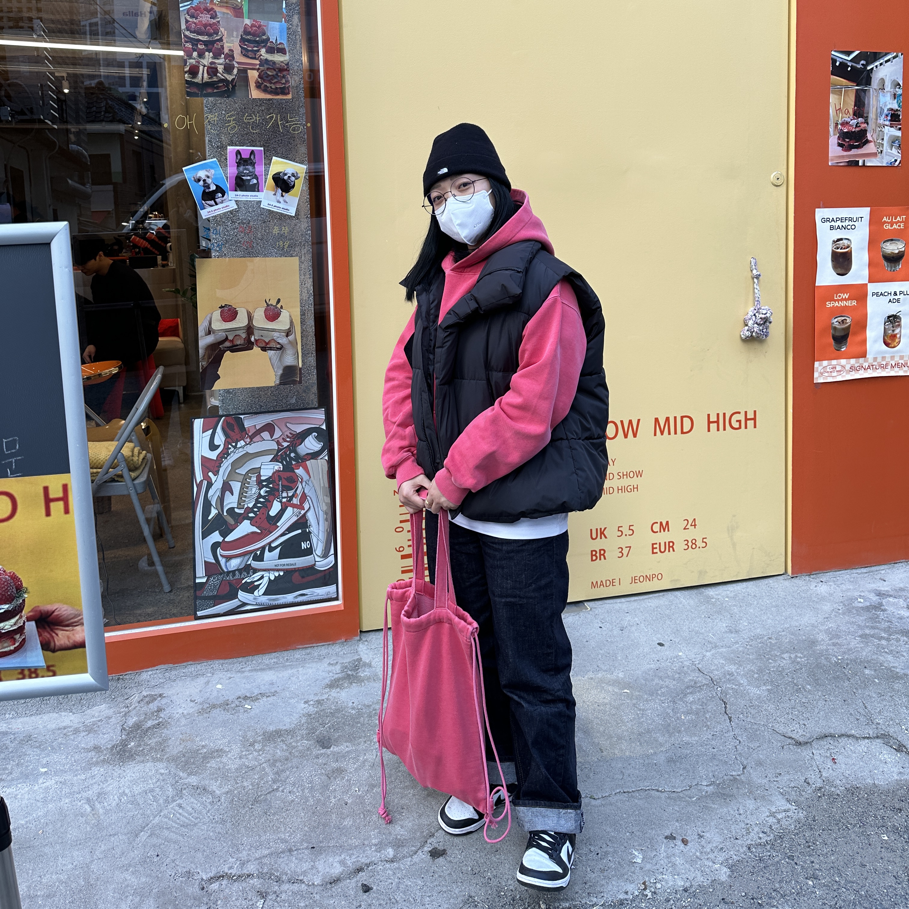 IAB Studio Pigment Hoodie & Sack Coral, (W) Nike Dunk Low Black 착용 스타일 - 2